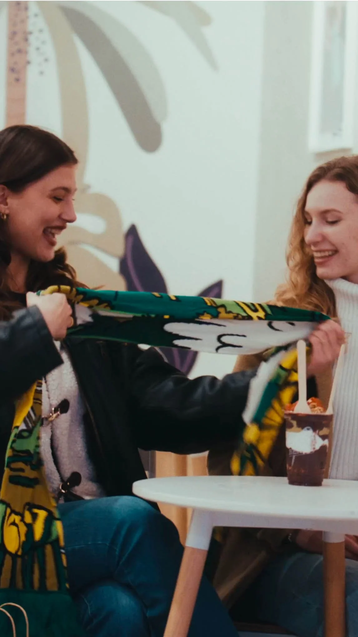 _0001_THIS Campagnefilm Haagse sjaal.jpg