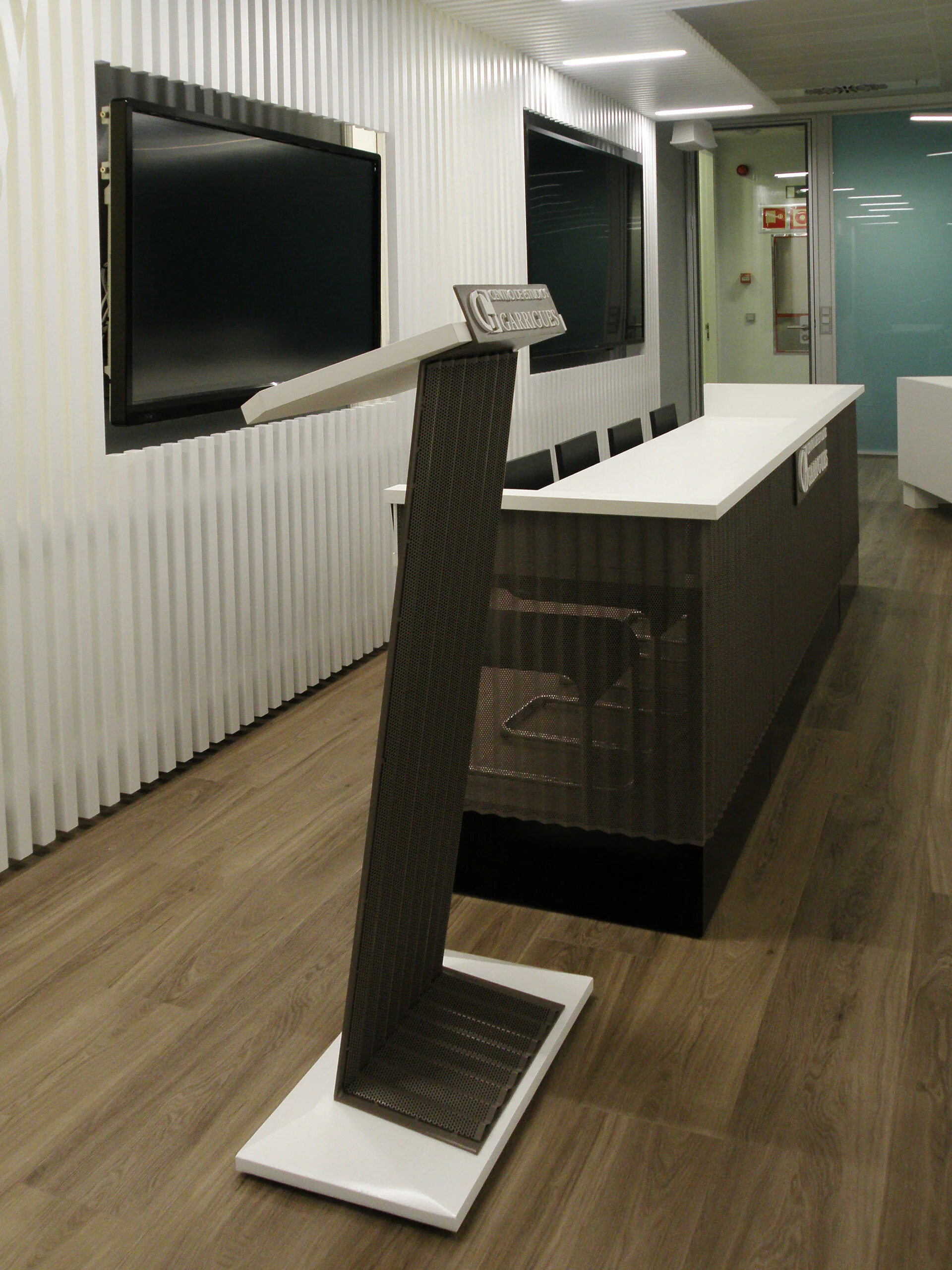   GARRIGUES		CENTRO ESTUDIOS	 				2018 	    				   ACONDICIONAMIENTO DE AULA EN PL. 1ª, CENTRO DE ESTUDIOS   GARRIGUES, PASEO RECOLETOS Nº 35 (MADRID)      SUPERFICIE: 121 m²    PROMOTOR: J&amp;A GARRIGUES, S.L.P    FECHA TERMINACION DE LAS OBRAS:  2