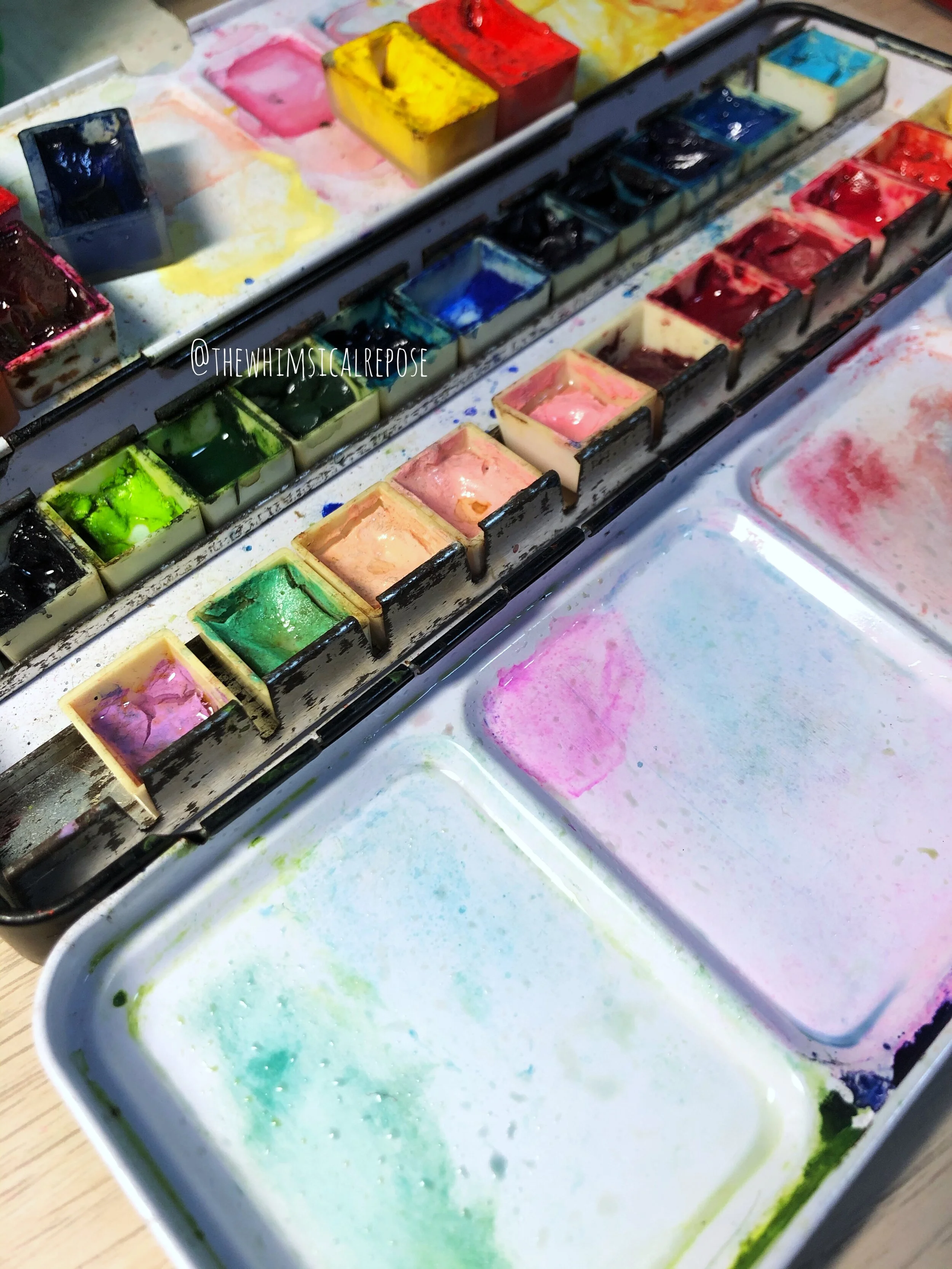 I usually take the wet wipes and go over the tiny partition between the pans of colours as well to clean any reside dust or paint splatters that have accumulated there. All it takes is 10 minutes and your palette will be sparkling clean and ready for use again!   Let me know in the comments if you’ve tried this out and found it useful!