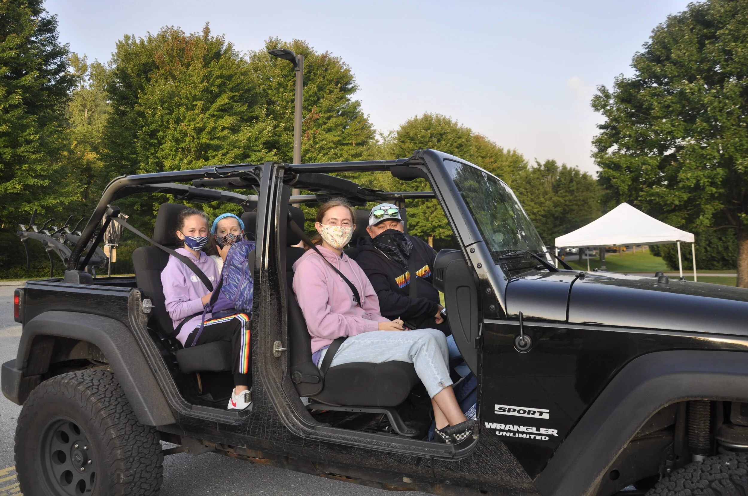   The Jeep crew made up for lack of distancing with lots of fresh air. Photo by Lisa Scagliotti.  