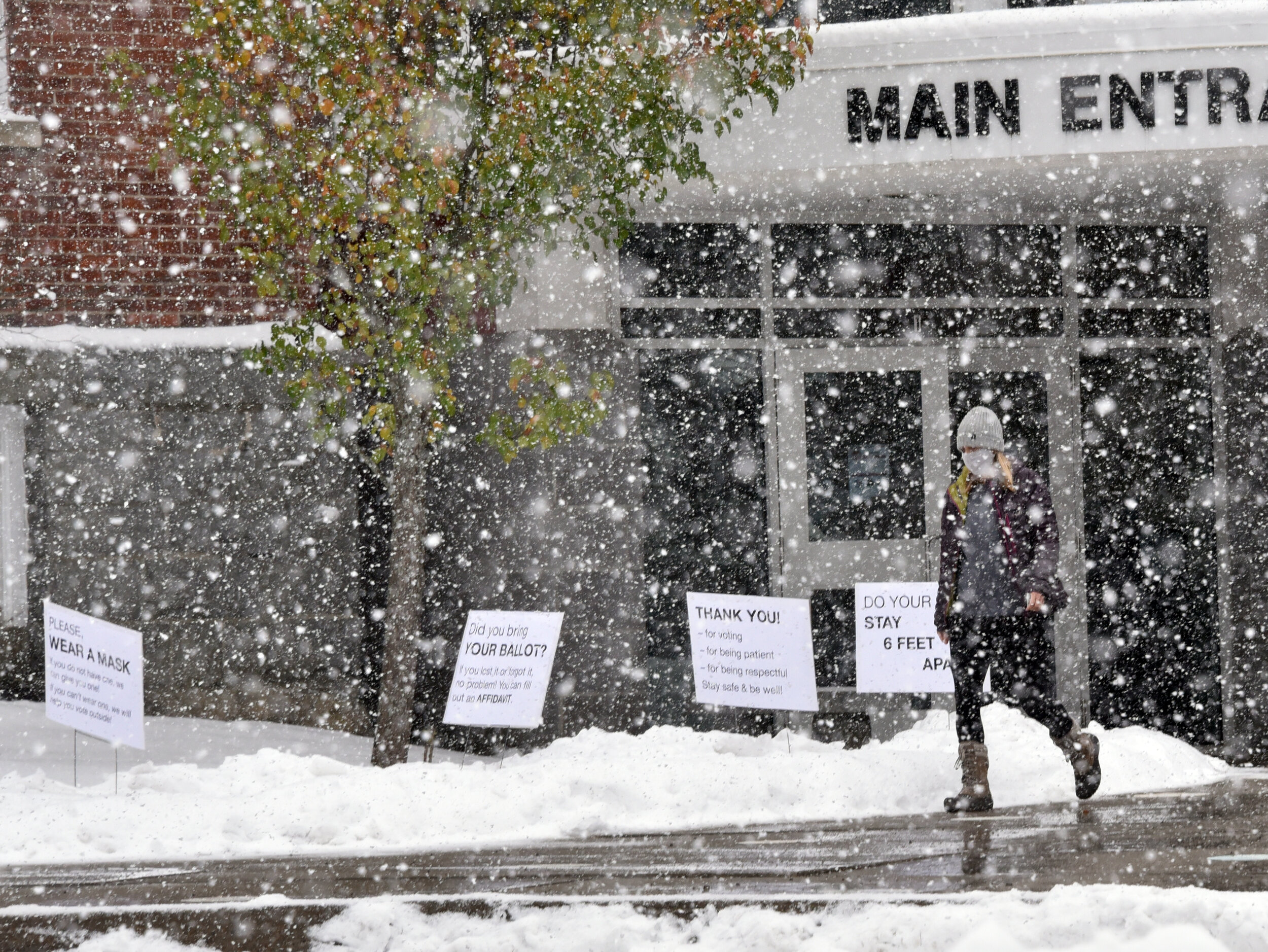   The season's first snowfall comes in time for Election Day. Photo by Gordon Miller.  