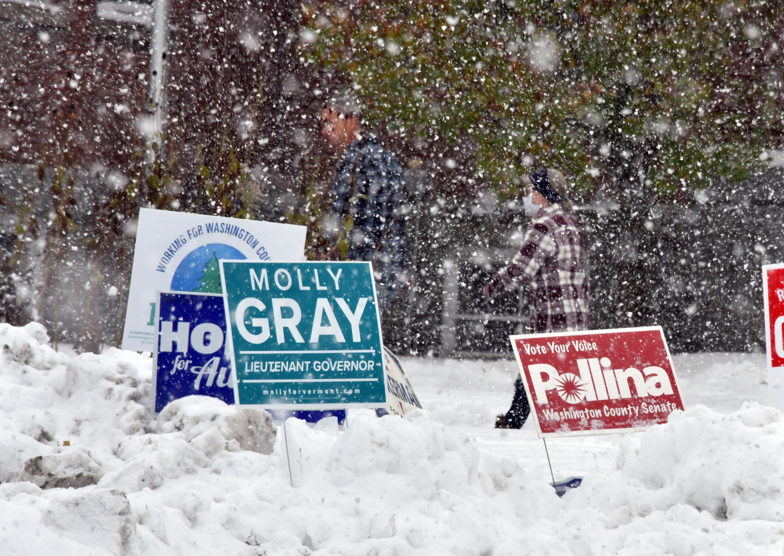   Snow squalls linger through the morning as a steady stream of voters visits Thatcher Brook Primary School in Waterbury. Photo by Gordon Miller.  