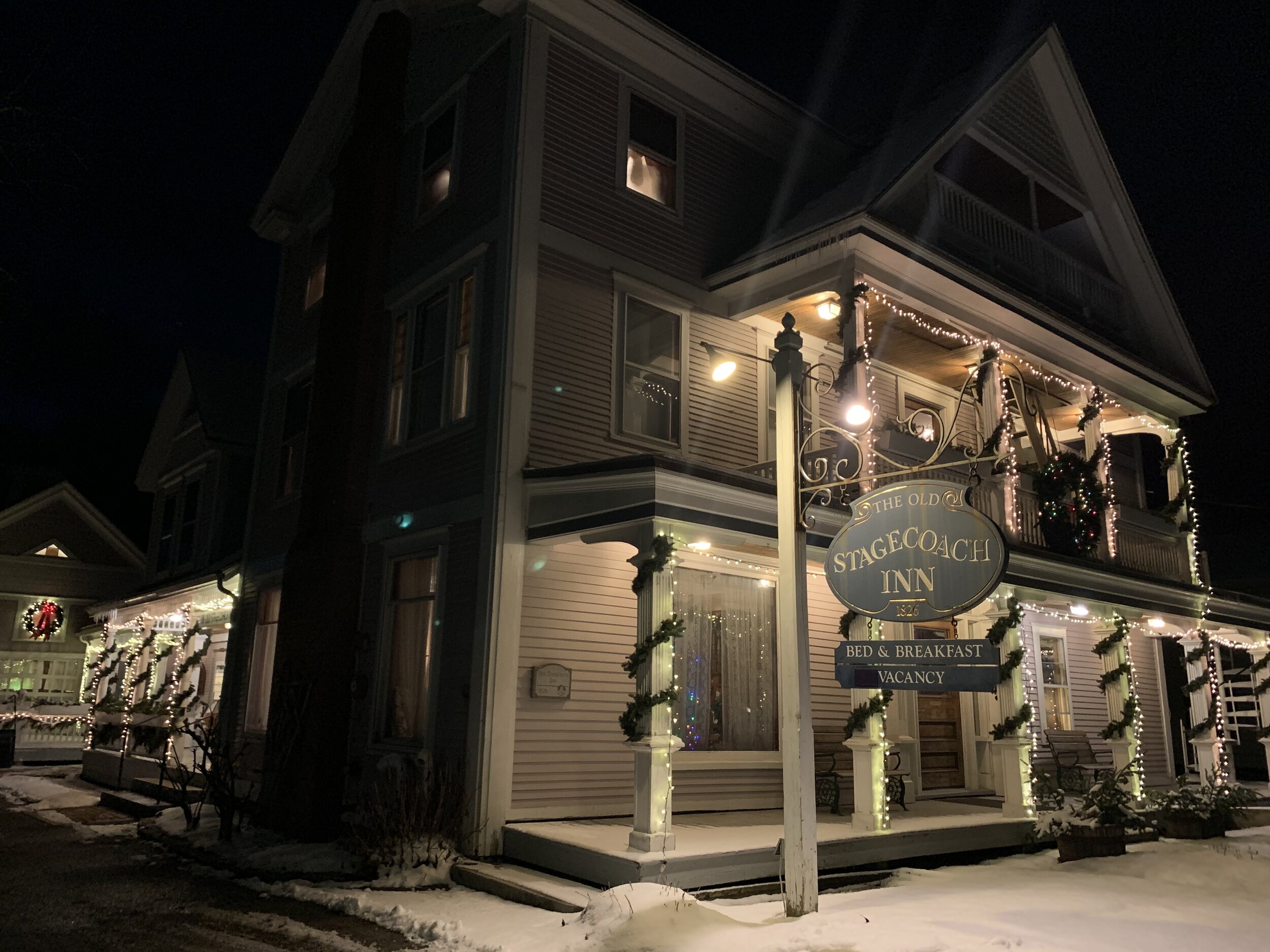   The Old Stagecoach Inn is decked out for the holidays. Photo by Lisa Scagliotti    