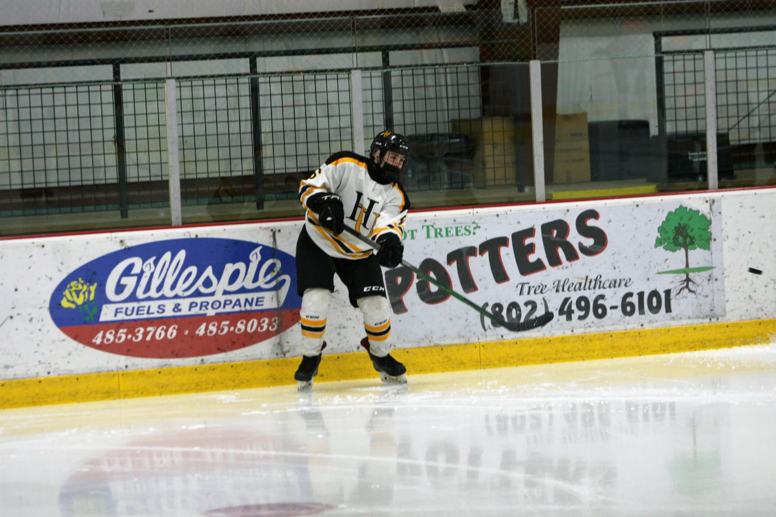  Senior Jonathan O’Brien wide open to pass back into the action. Photo by Brian Larrabee 