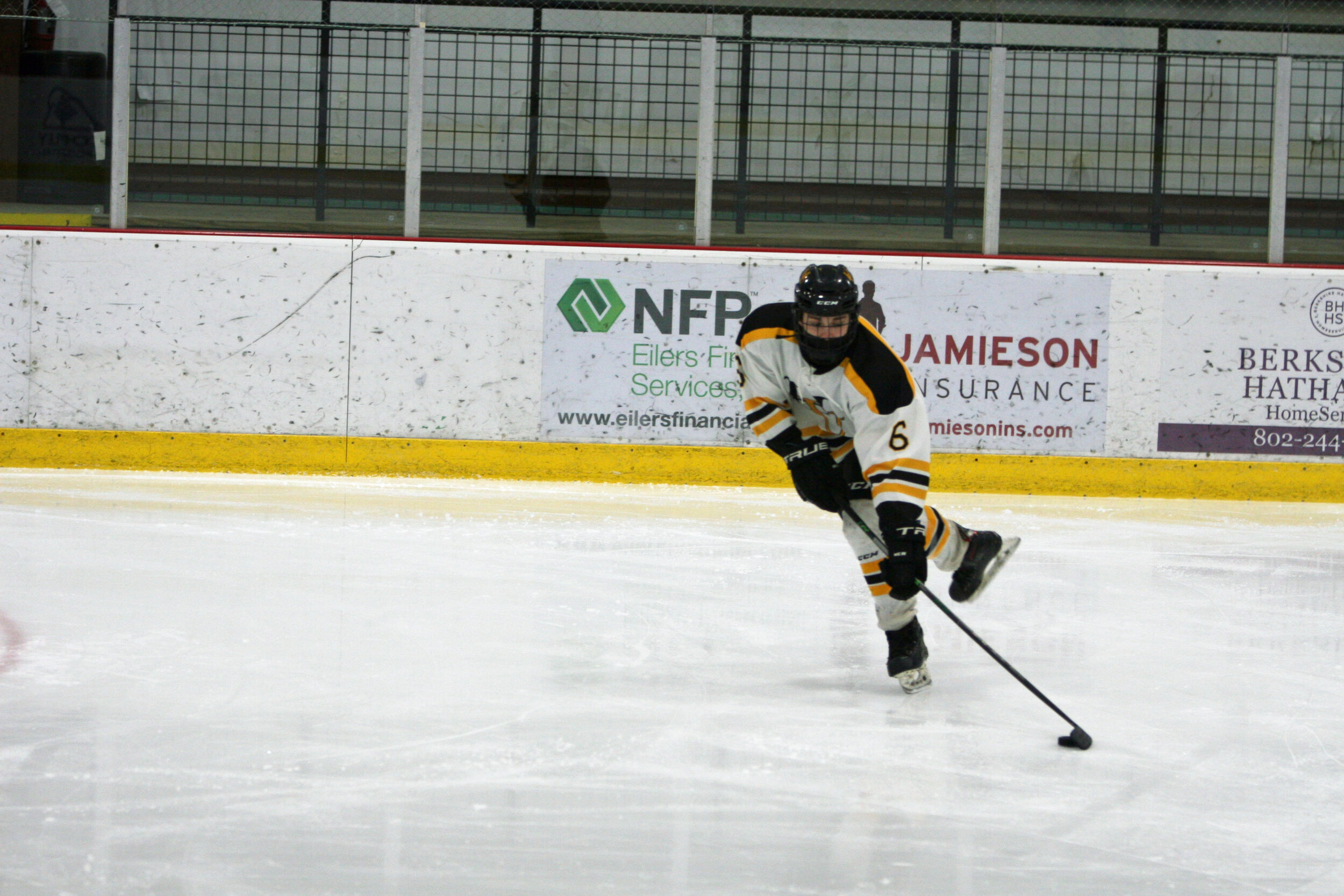  Jonathan O’Brien looks for an opening. Photo by Brian Larrabee 