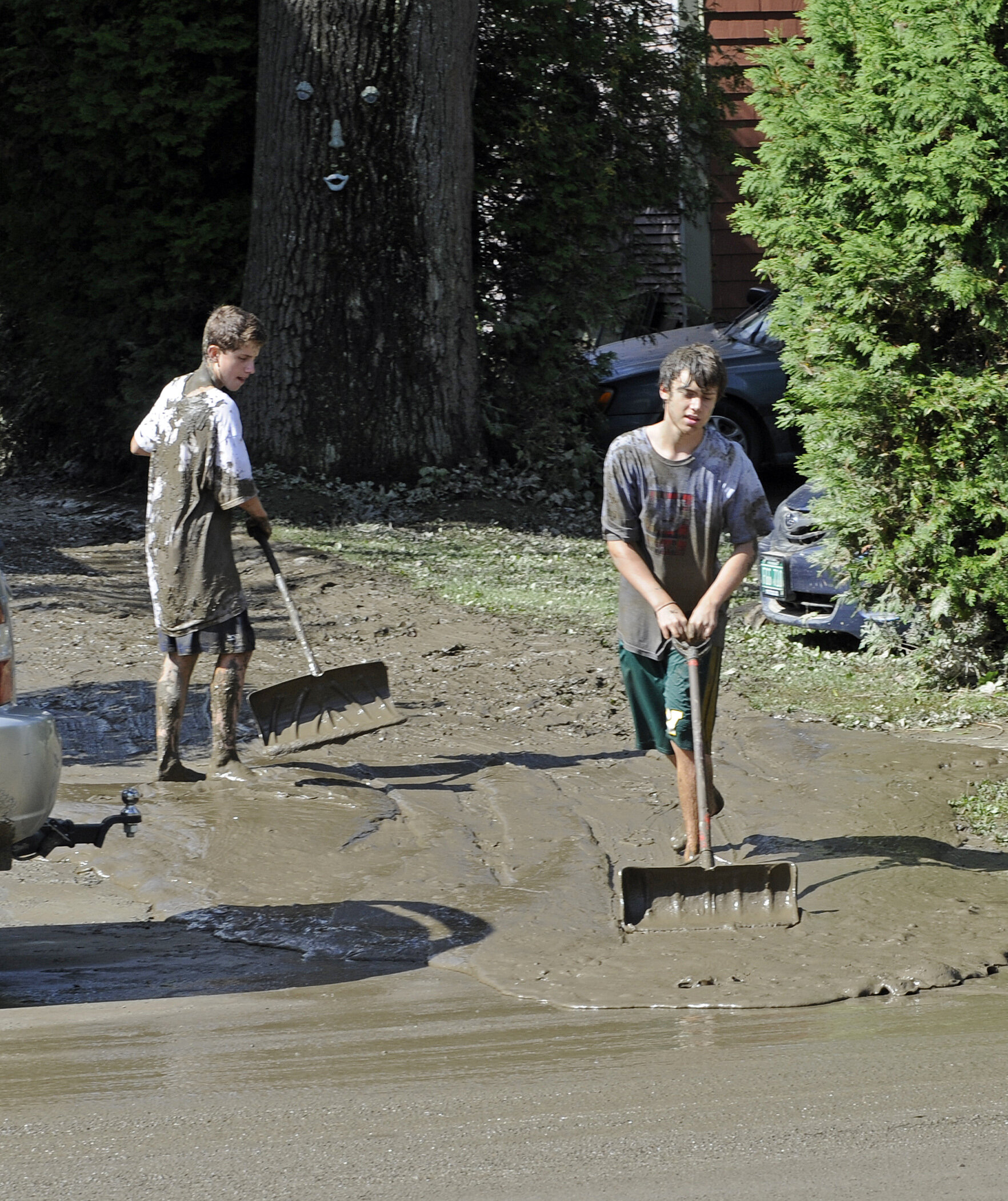  Teagan Drake and Eamon Lyons make progress against the mud on Randall Street. Photo by Gordon Miller 
