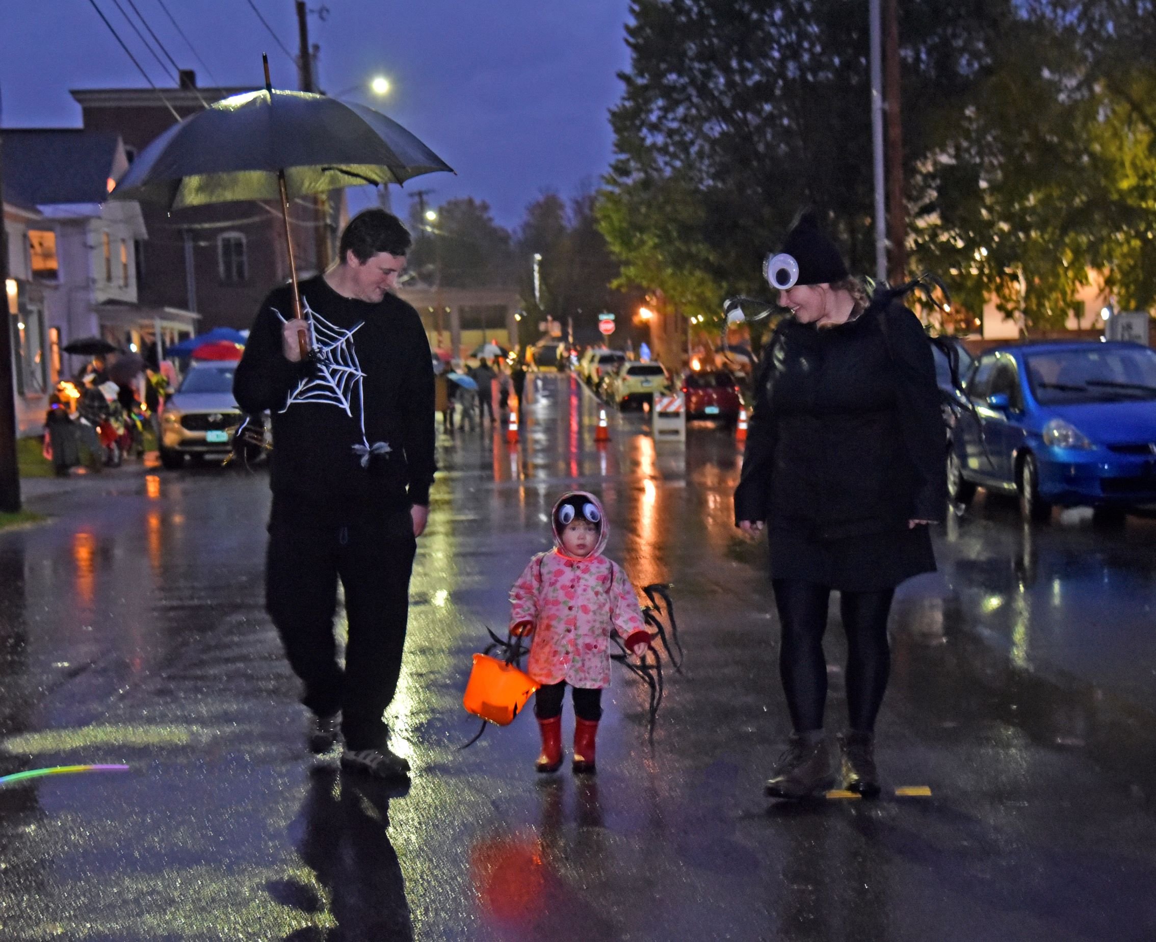  Heading down Elm Street to Randall. Photo by Gordon Miller 