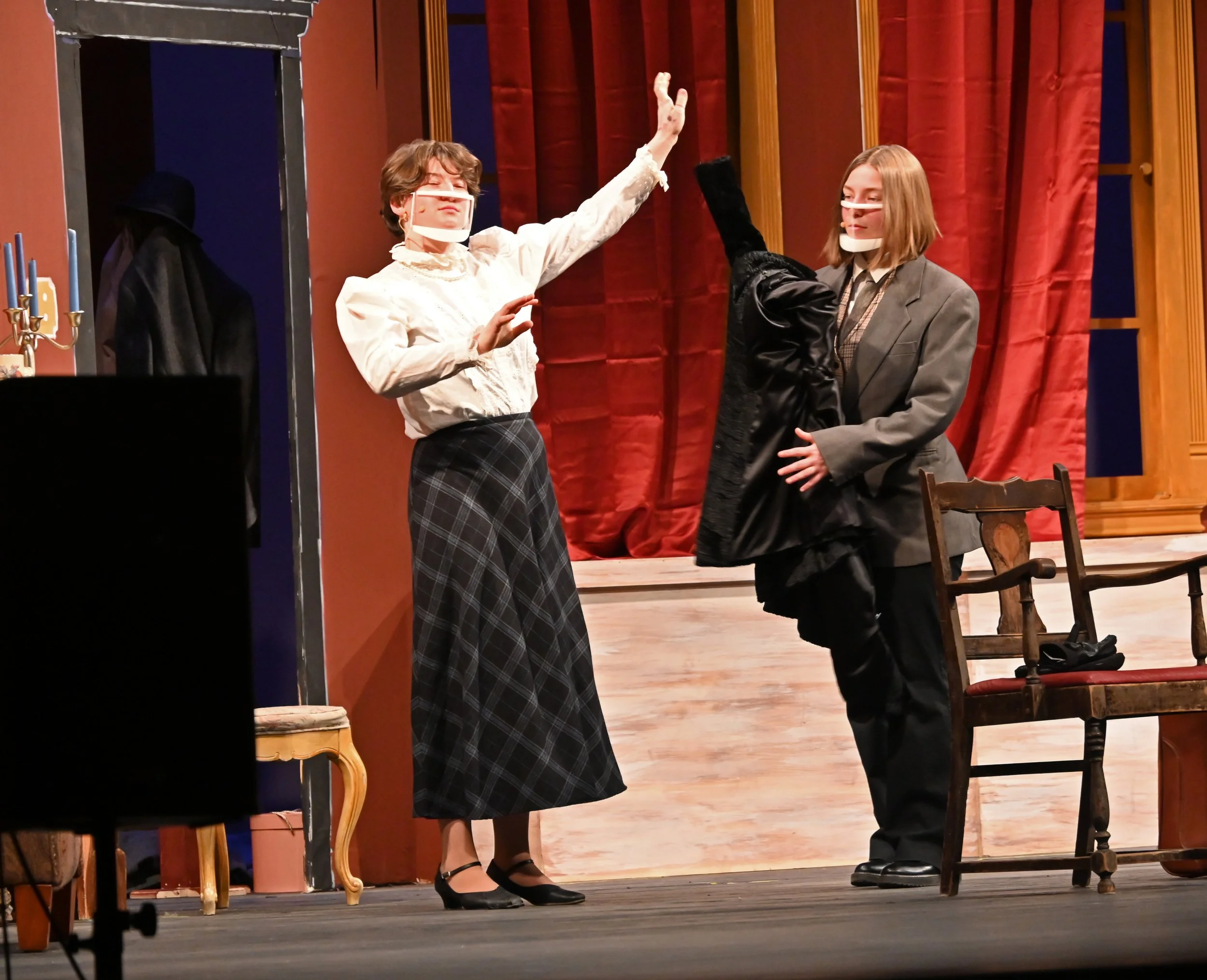   Mrs. Boyle (Abigail Leahy) arrives at Monkswell Manor and is greeted by proprietor Giles Ralston (Arianna Clark). Photo by Gordon Miller  