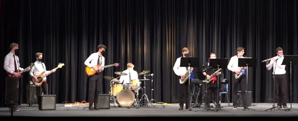  Jazz band performs with each member getting a solo. Screenshot 