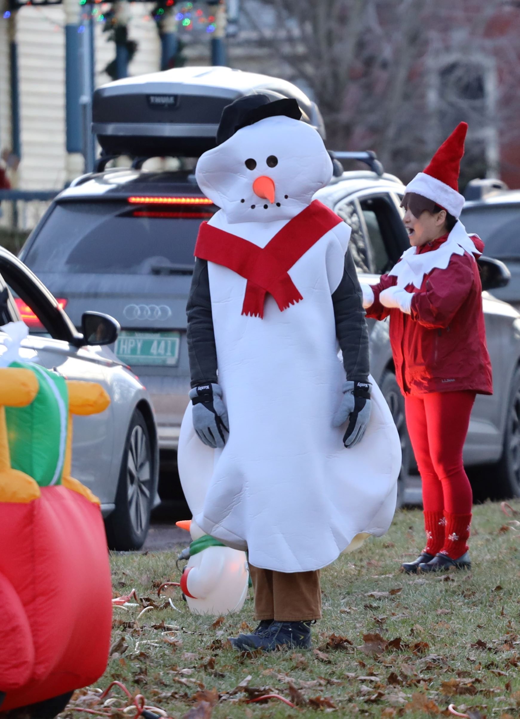  This Frosty didn’t melt beside the heaters at Rusty Parker Park at the Rotary drive-through visit with Santa for area youngsters. Photo by Gordon Miller 