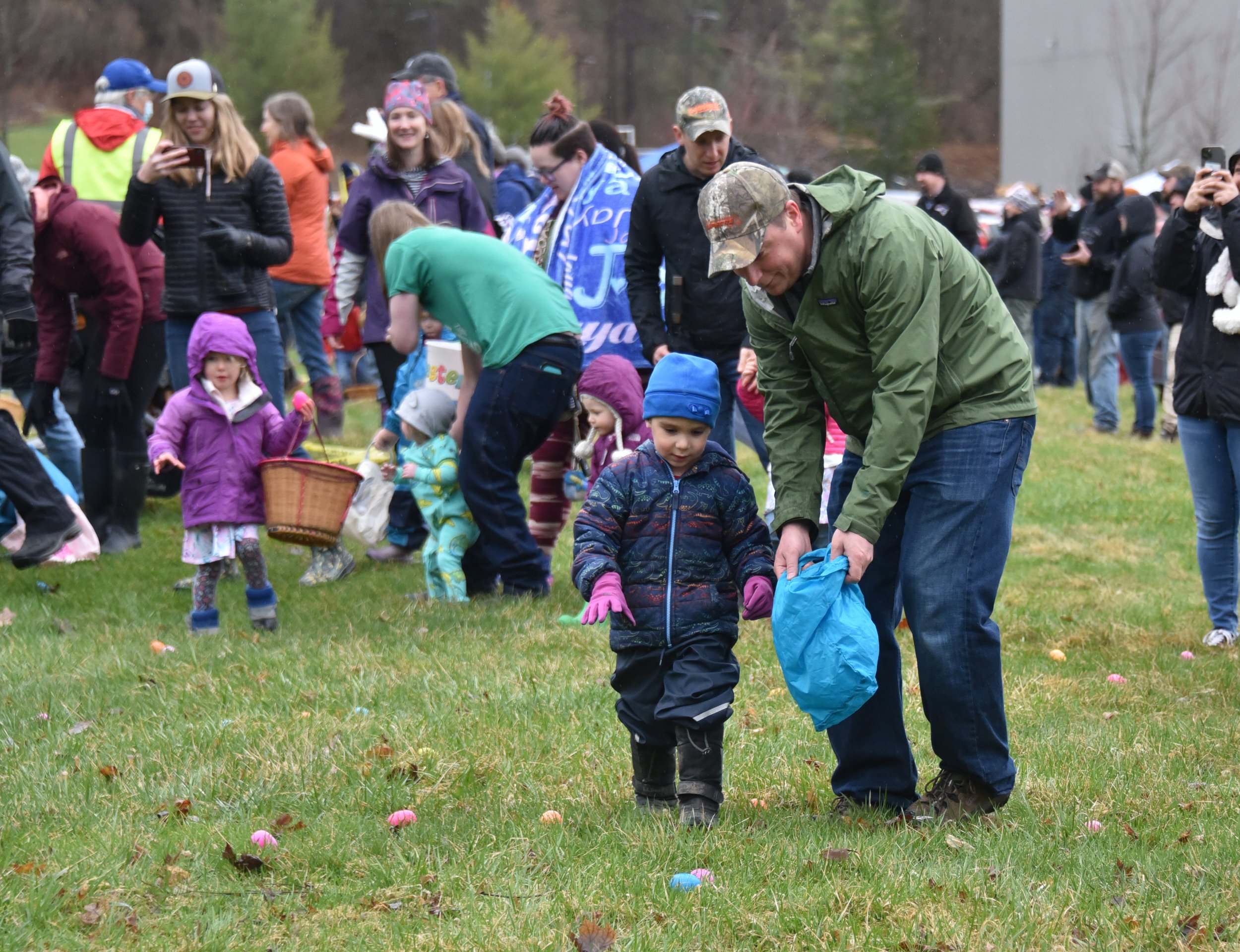  Novice egg hunters get a little coaching. Photo by Gordon Miller 