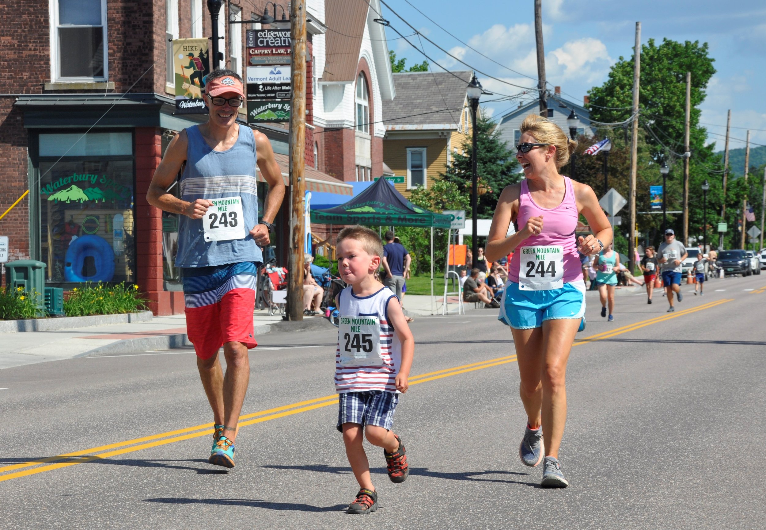  It’s a family race for Eric and Joanna Eley and son Asher.  Photo by Lisa Scagliotti  