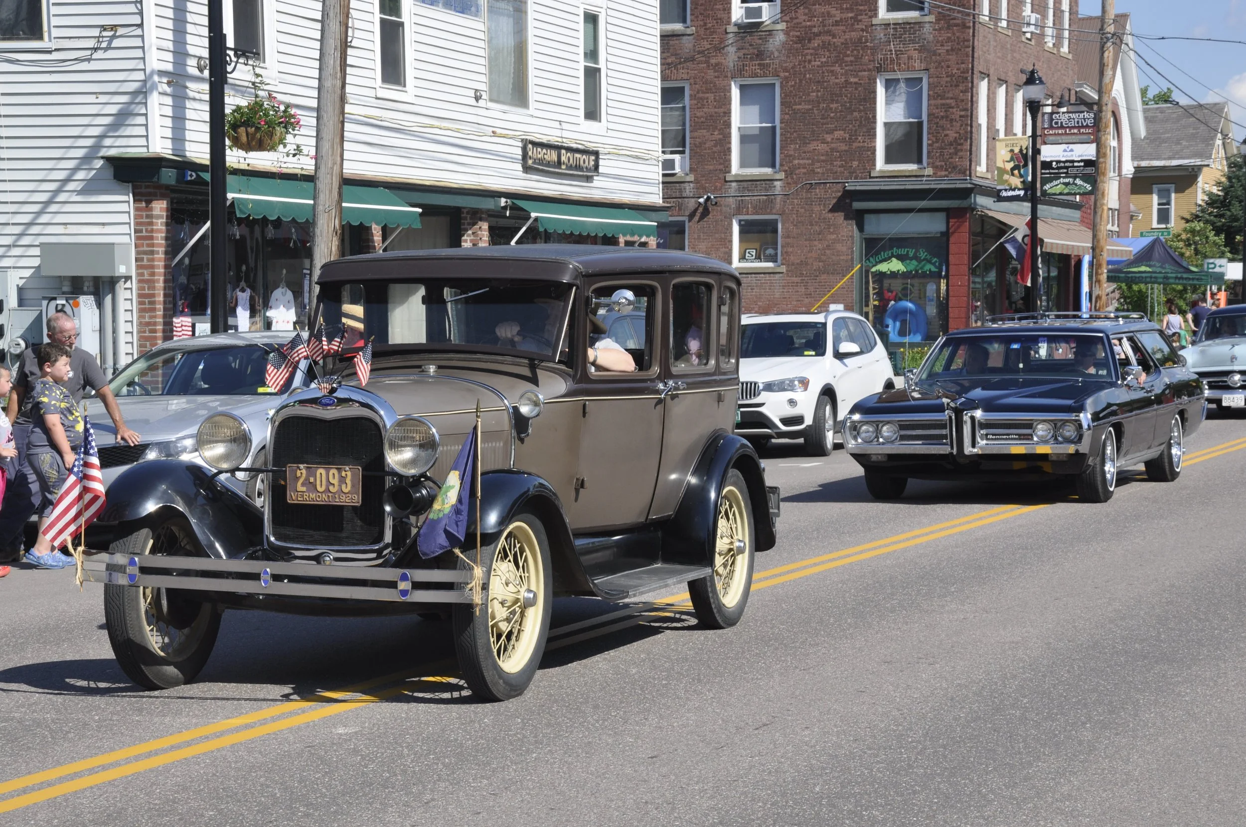  Classic cars are popular parade entries. Photo by Lisa Scagliotti 
