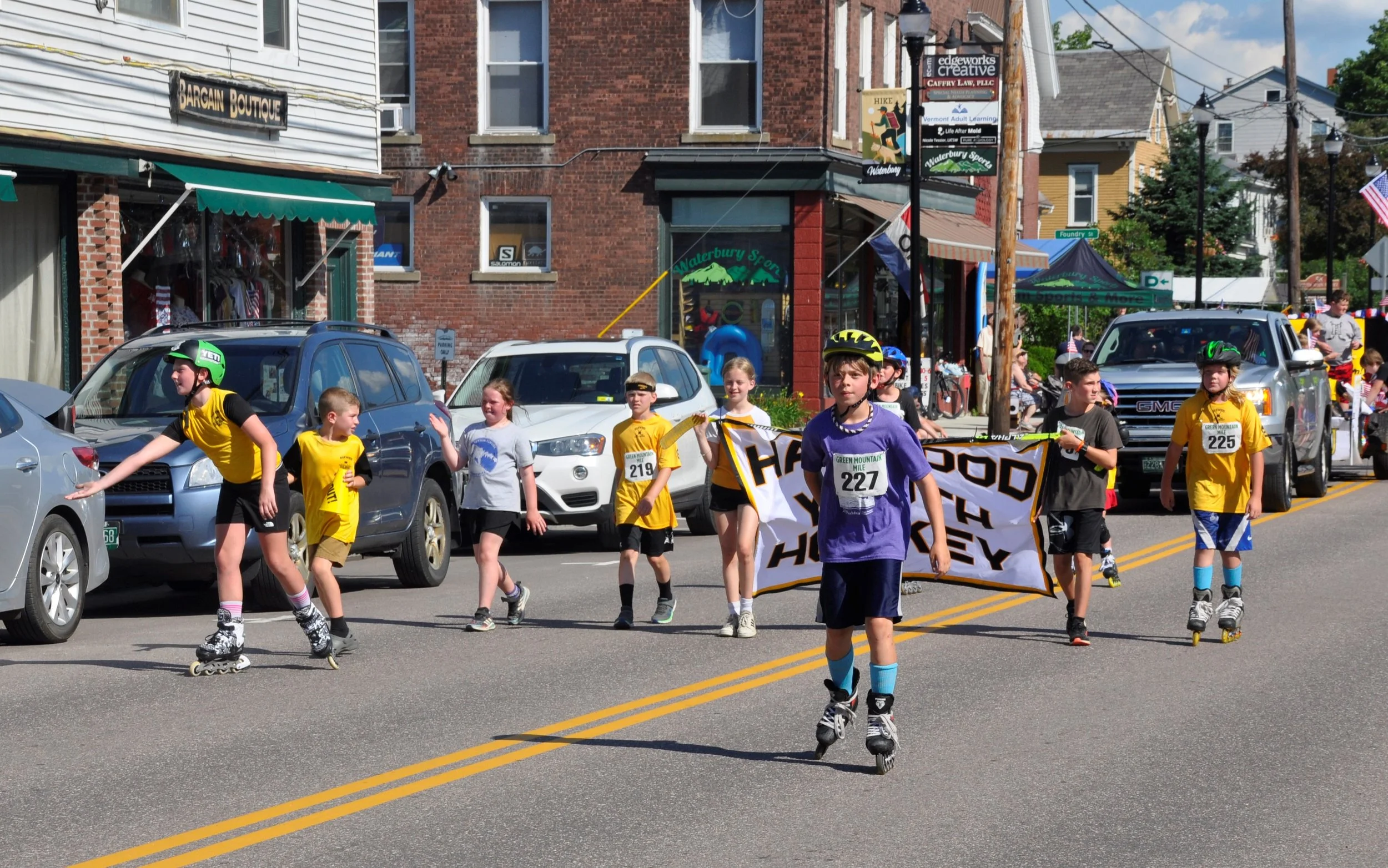  Some Waterbury Youth Hockey members manage to skate the parade route. Photo by Lisa Scagliotti 
