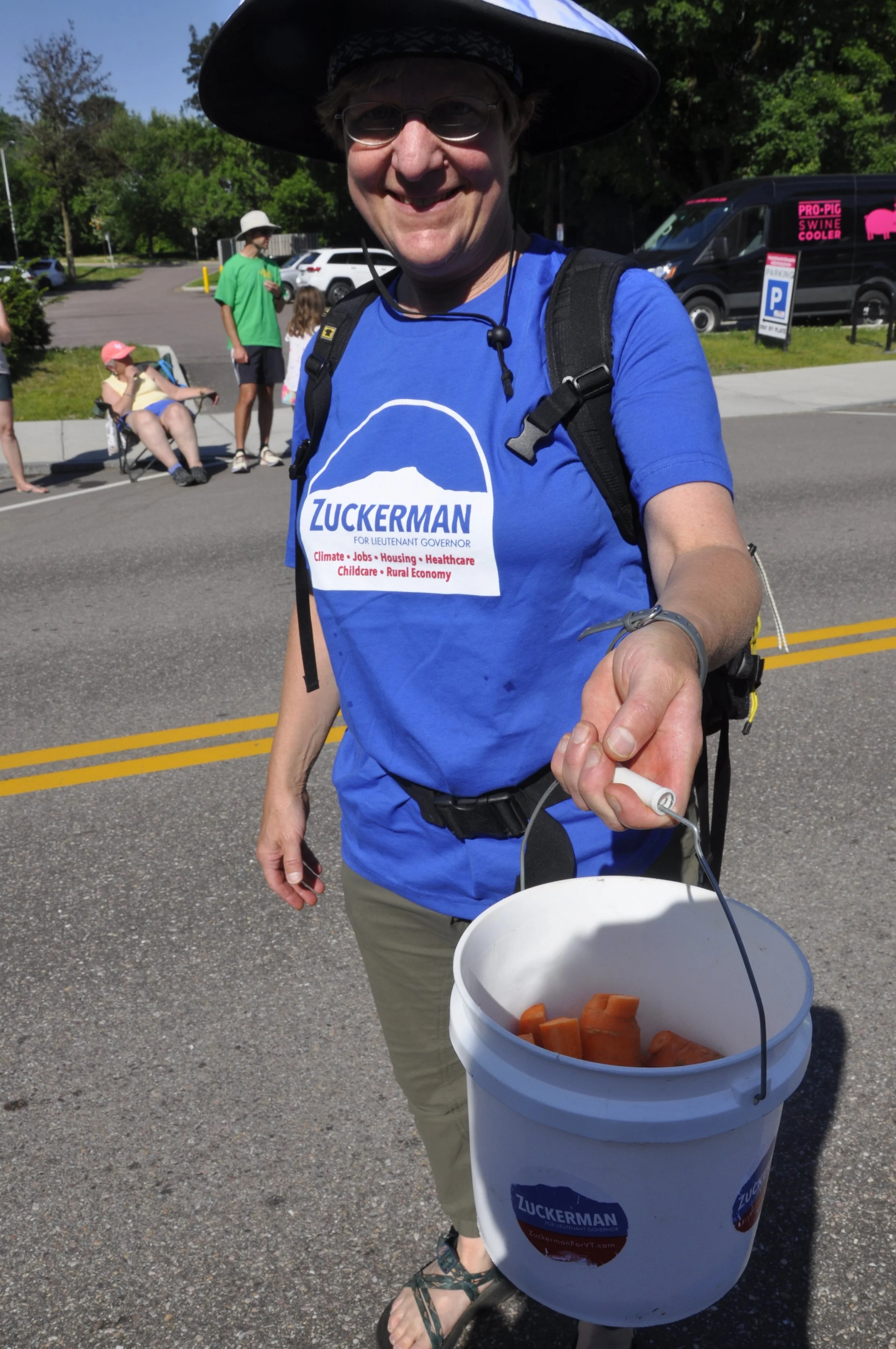  David Zuckerman supporters handed out raw carrots from the lieutenant governor candidate’s Hinesburg farm. Photo by Lisa Scagliotti 