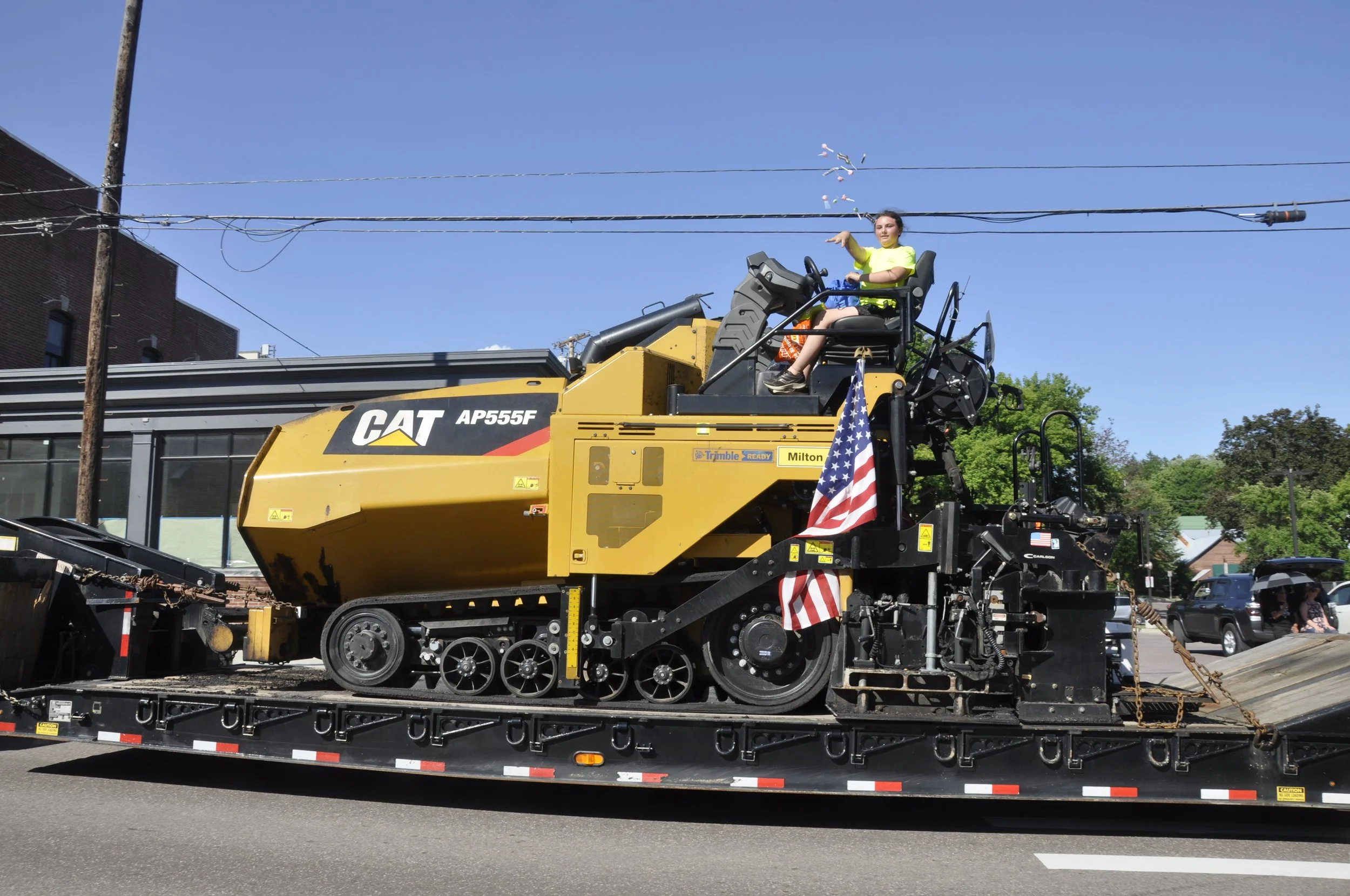  Pacing the candy-tossing is key to not running out before the parade is over. S.T. Paving members have it down. Photo by Lisa Scagliotti 