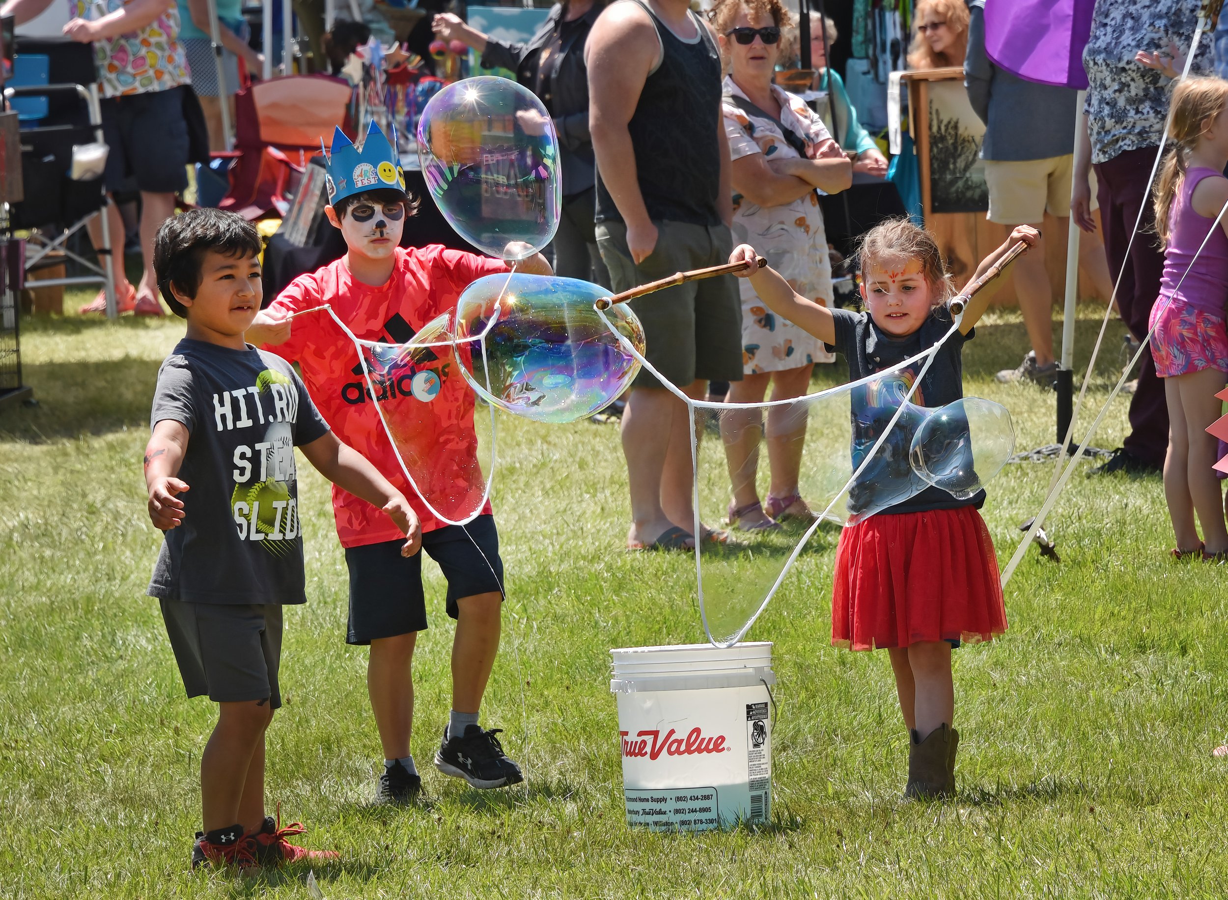  MakerSphere art teachers had steady attendance of youngsters for their hands-on art projects and activities including making giant bubbles. Photo by Gordon Miller 