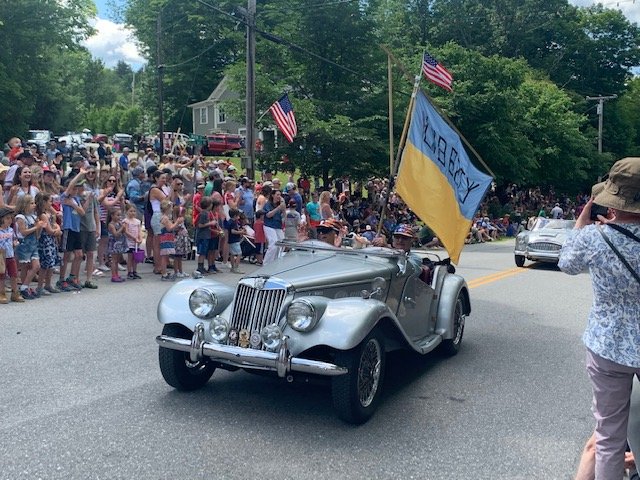 Warren parade 2022_classic car_lisa.jpg