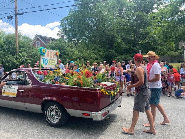 Warren parade 2022_pollinator_lisa.jpg