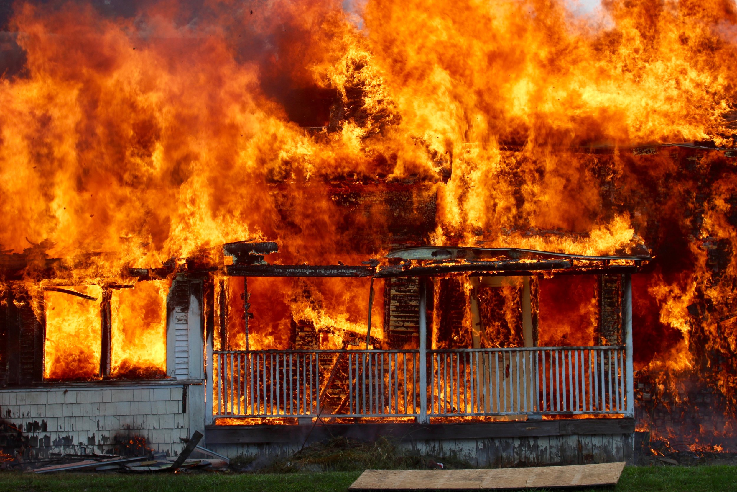   The burning house. Photo by René Morse  