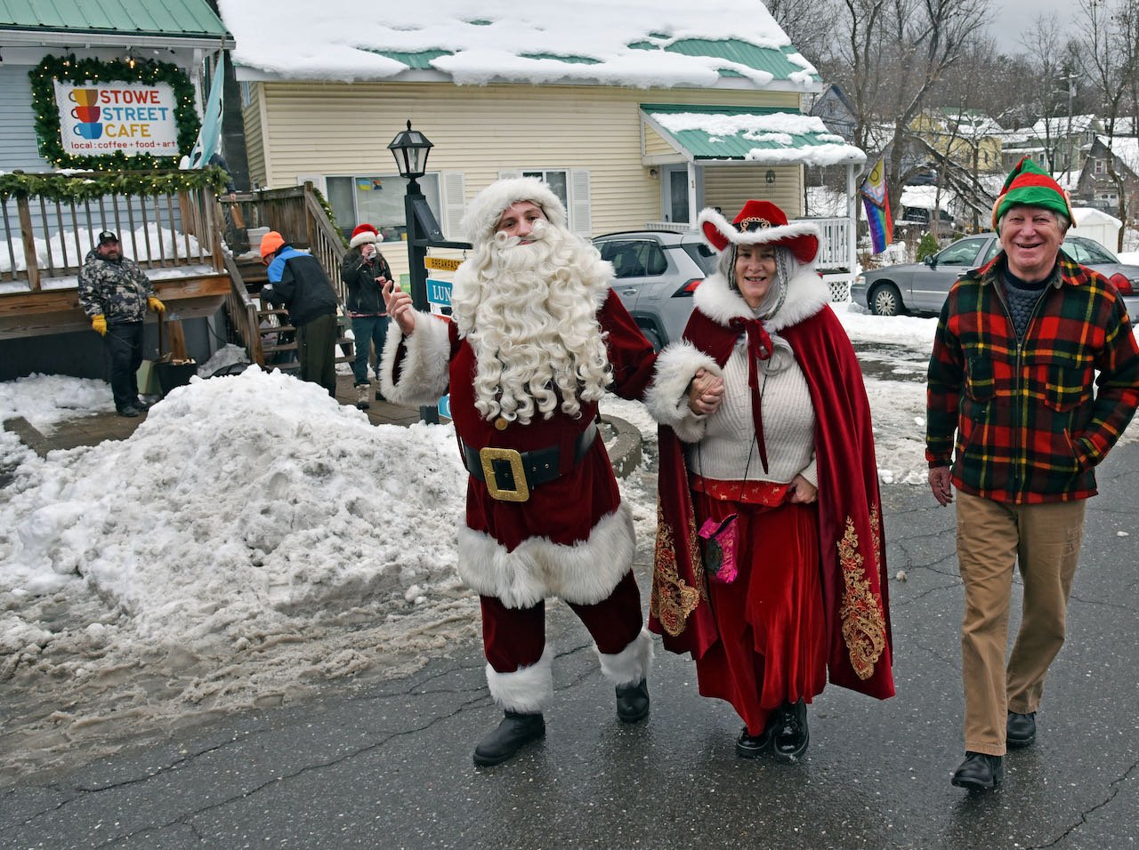   Santa Fin is joined by his mom Suki Ciappara and her husband, Bill White. Photo by Gordon Miller  