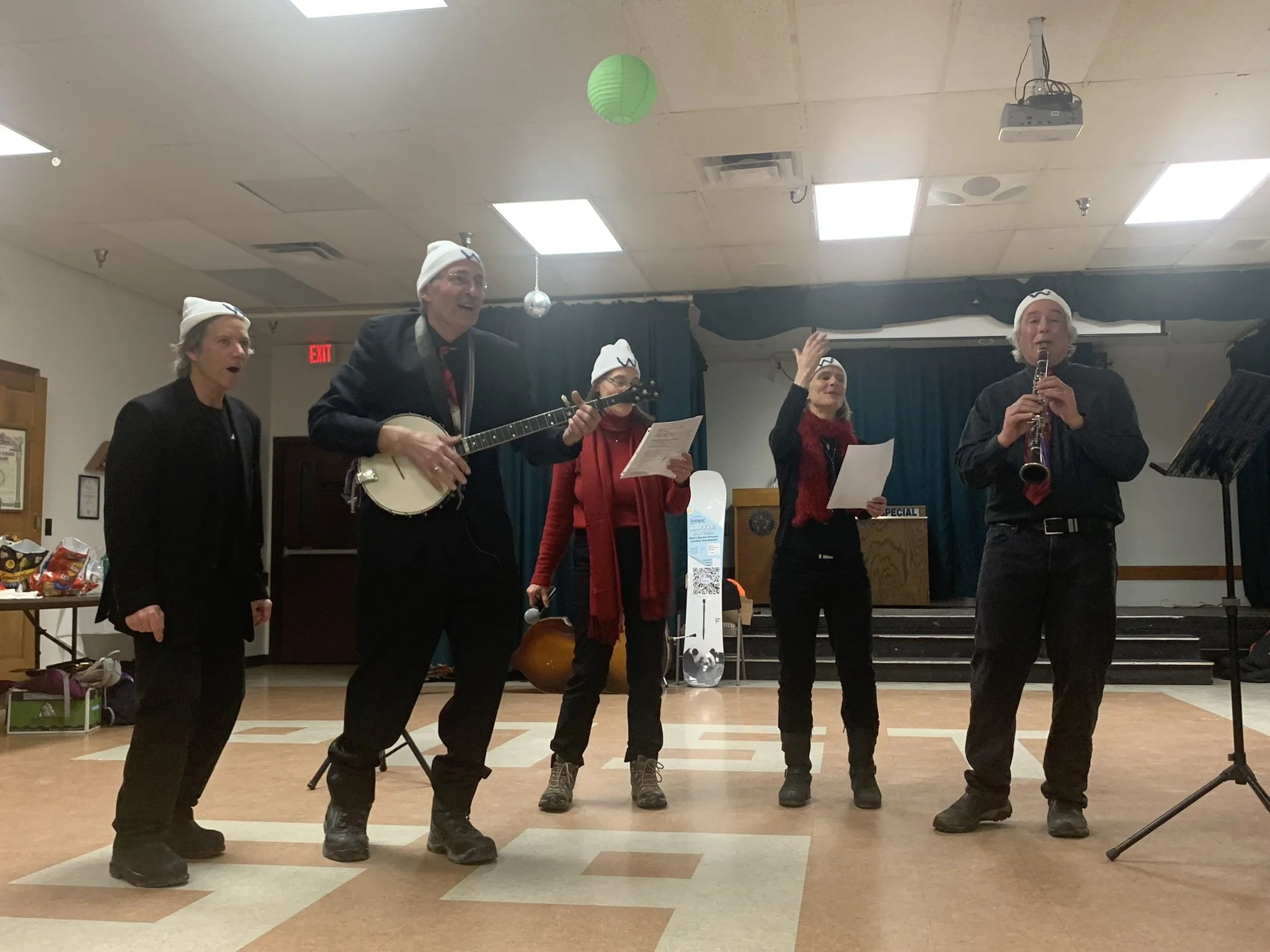   The Wassailots perform: Bill Minter, Steve Lotspeich, Rebecca Ellis, Sue Minter, Gavid Goodman.&nbsp;Photo by Lisa Scagliotti  