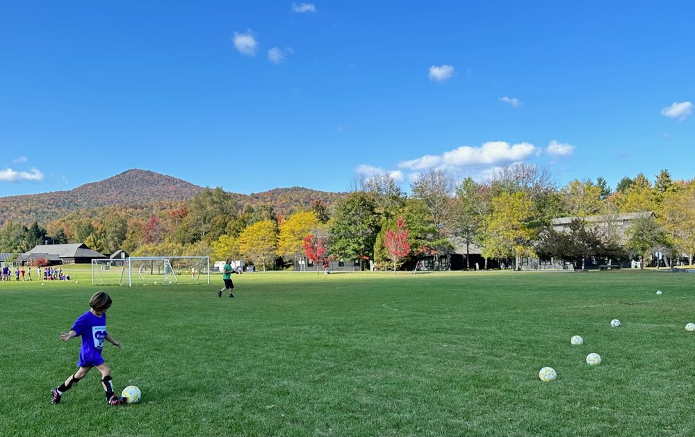  Sunday, October 1, provides a perfect fall backdrop. Photo by Lisa Scagliotti 