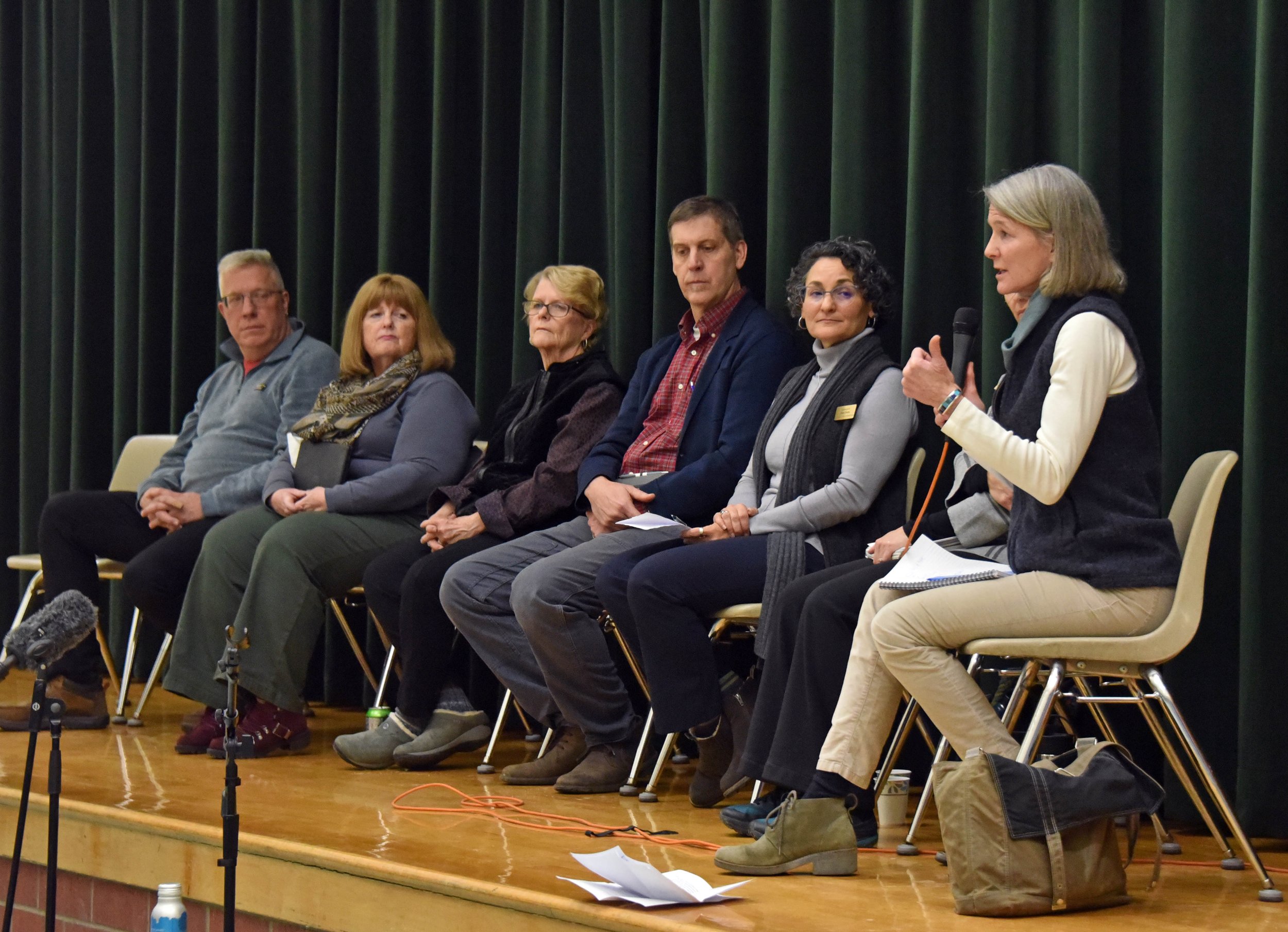 Tough questions yield frank answers at public forum with lawmakers