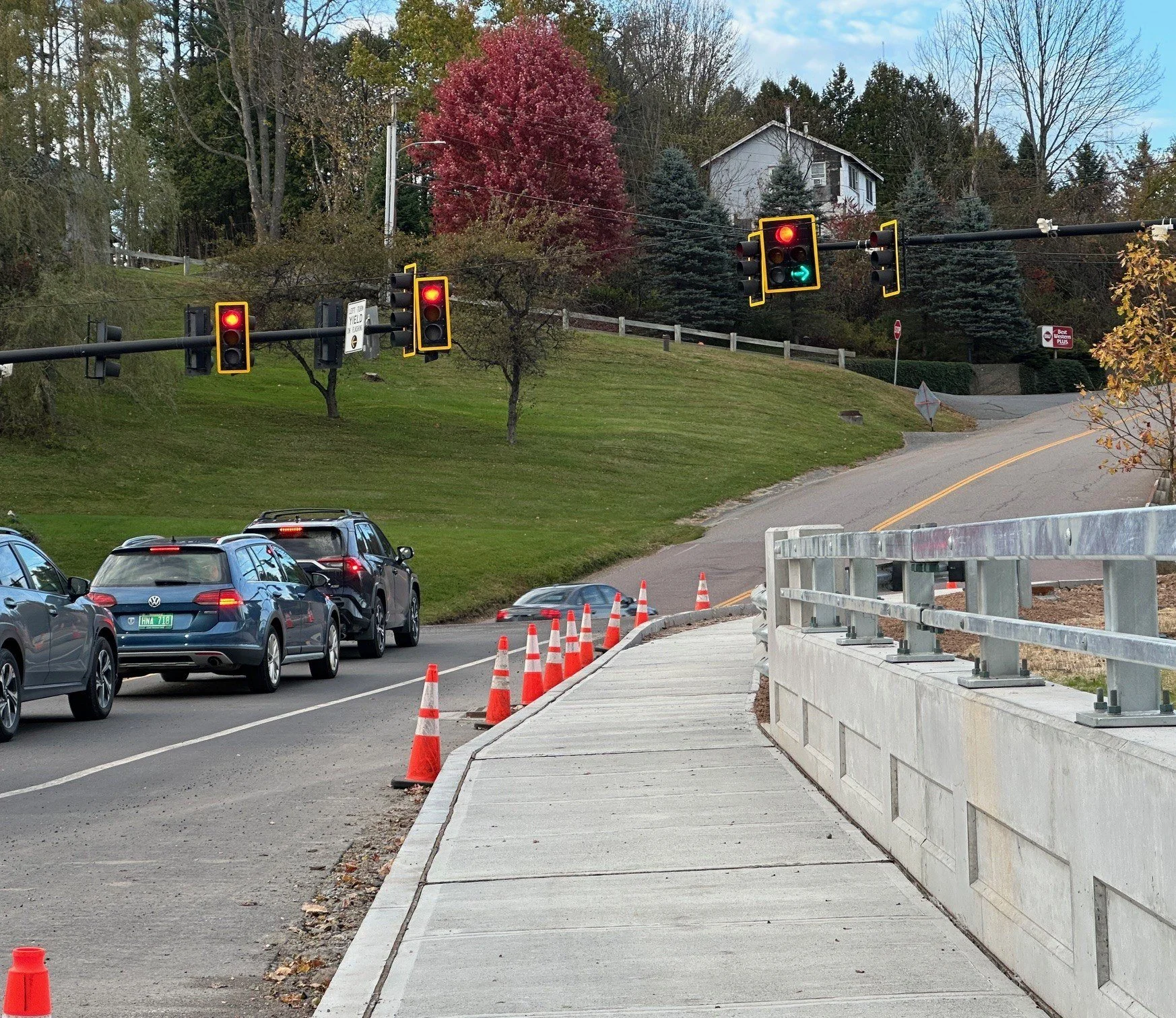 The sidewalk runs along the upstream side of the bridge. A new signal adds a right-turn arrow onto Rt. 100. Photo by Lisa Scagliotti  