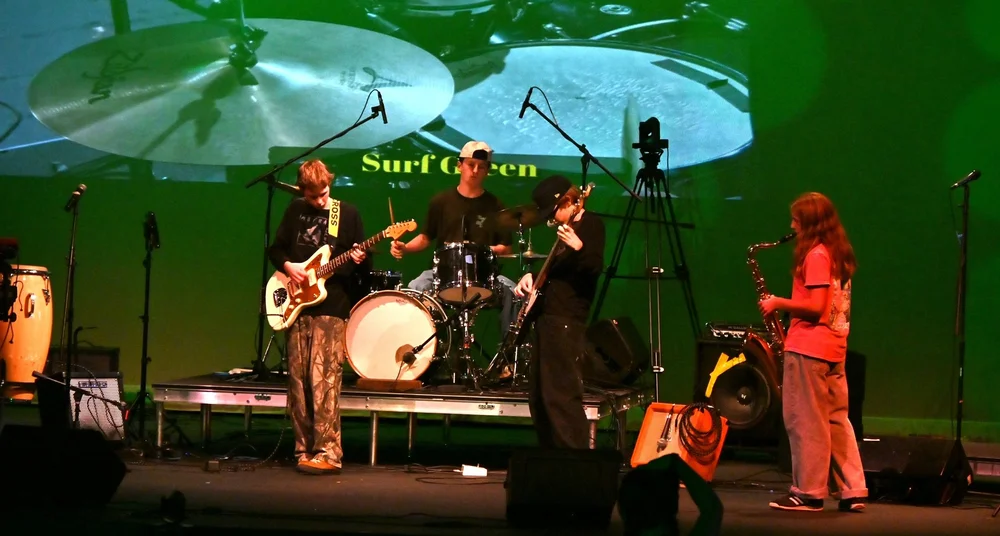  Harwood Middle School’s Surf Green performs. Photo by Gordon Miller 