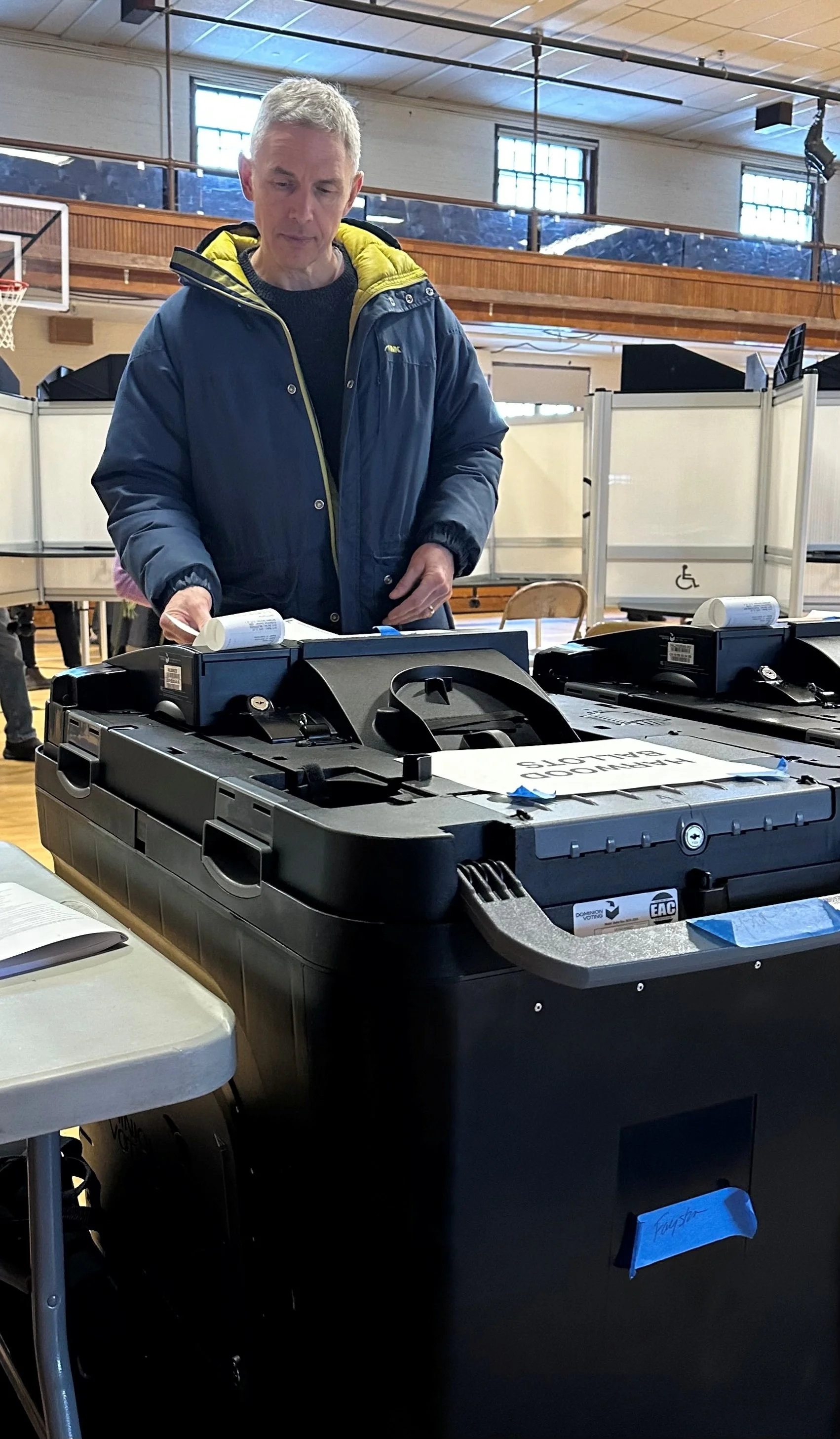   Ed Ziedens casts his ballots. Photo by Lisa Scagliotti  