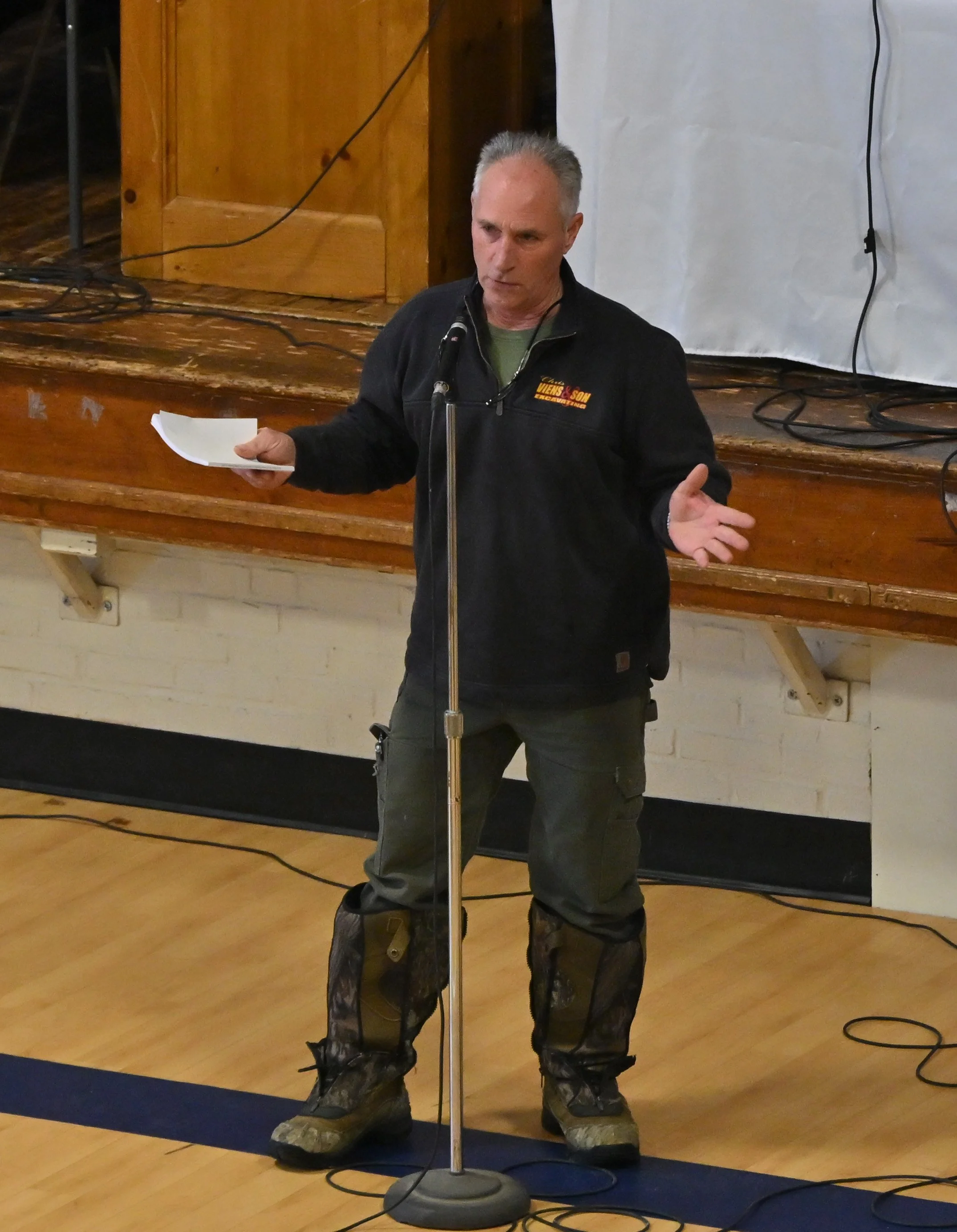   Candidate for select board Chris Viens comments during the meeting. Photo by Gordon Miller   
