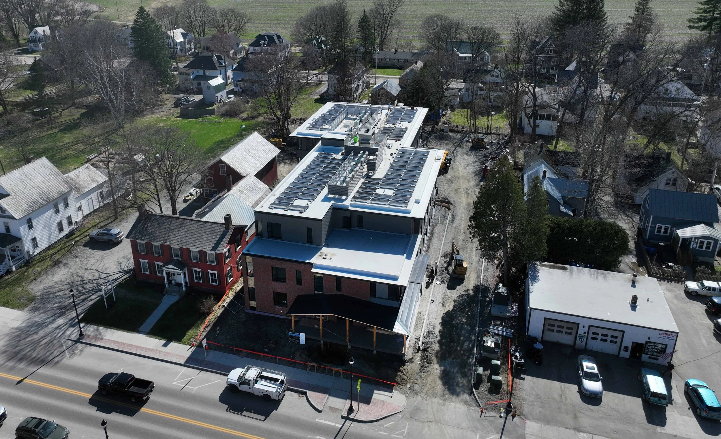  The apartments back up to the Randall Street neighborhood. Photo by Gordon Miller  