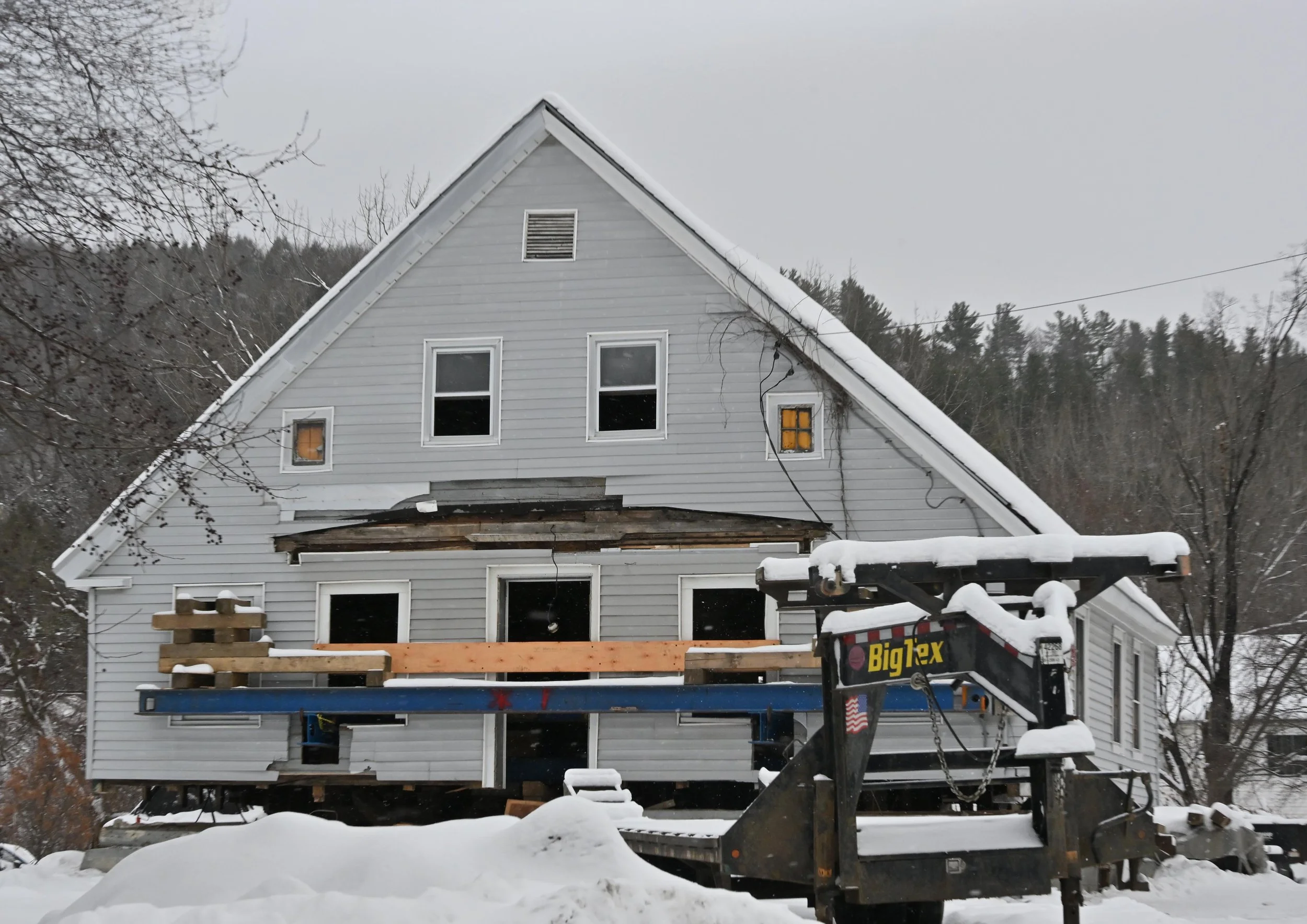   Dec. 25, 2025: The house is positioned on the new foundation. Photo by Gordon Miller  
