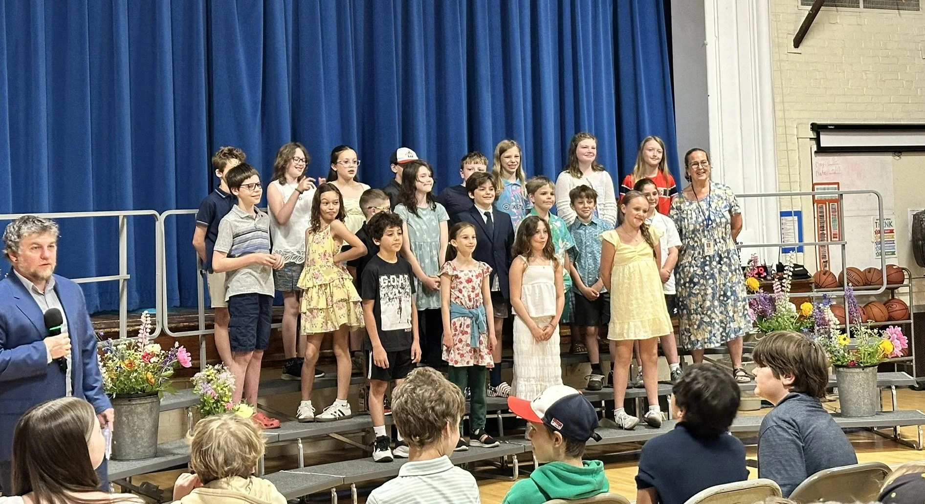  Heather Morehouse with her class. Photo by Lisa Scagliotti  