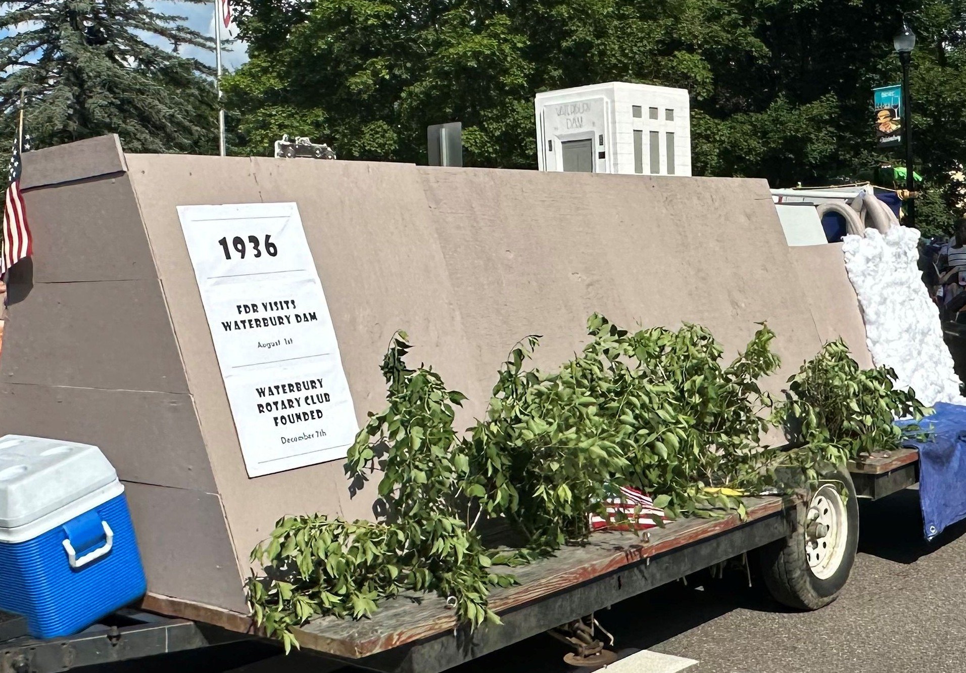  The Rotary Club’s entry is a replica Waterbury Dam with President FDR in a car on top. Photo by Lisa Scagliotti 