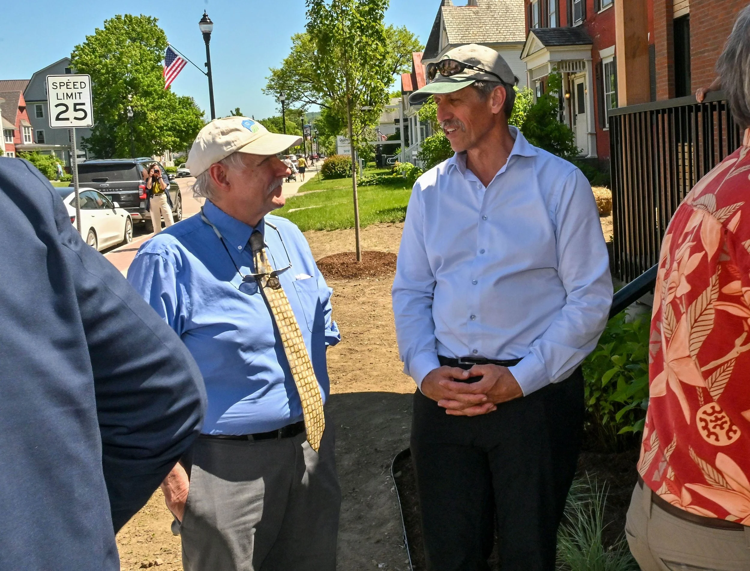  Gus Seelig and Lt. Gov. John Rodgers. Photo by Gordon Miller 