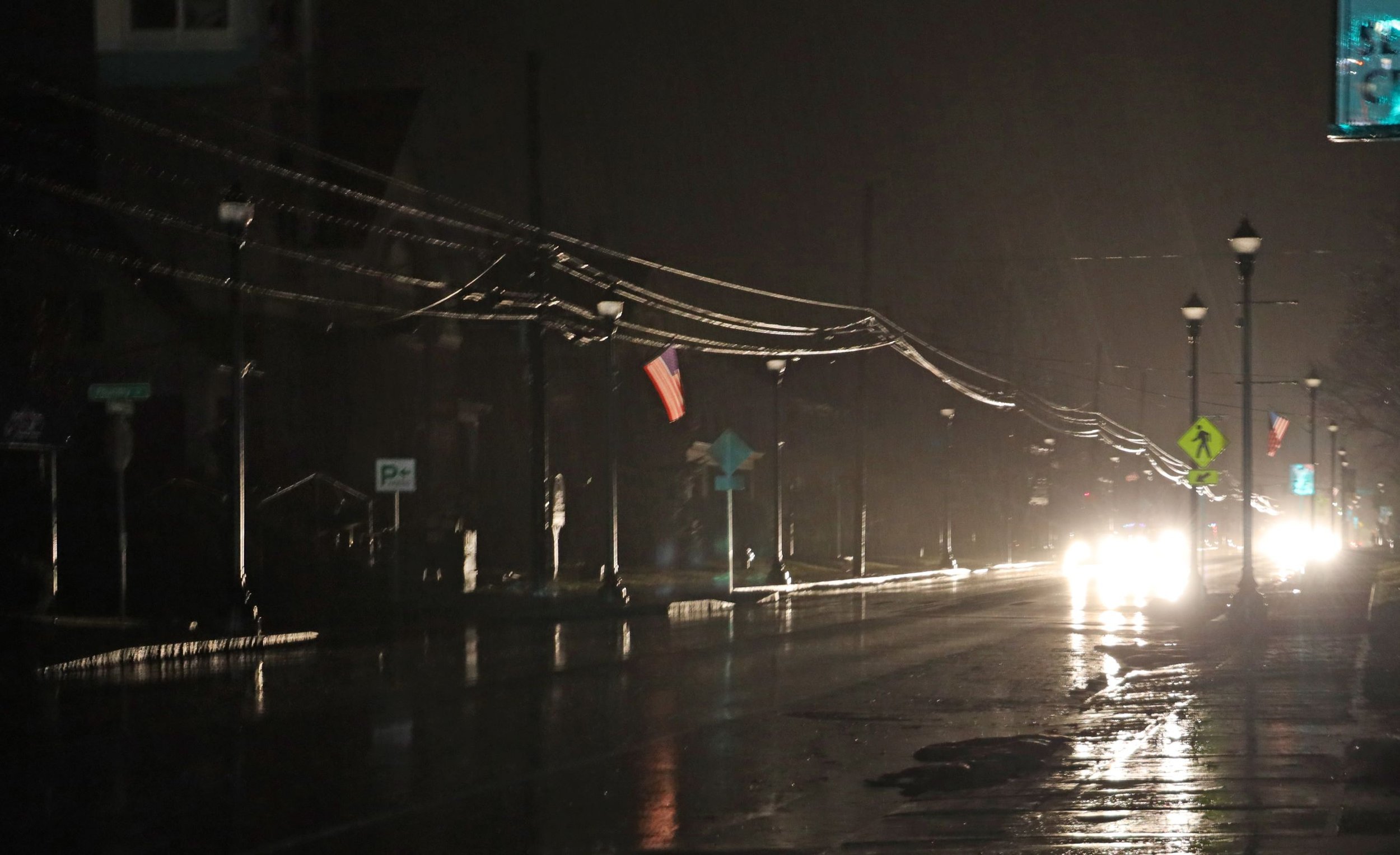 High winds pull the plug Monday night