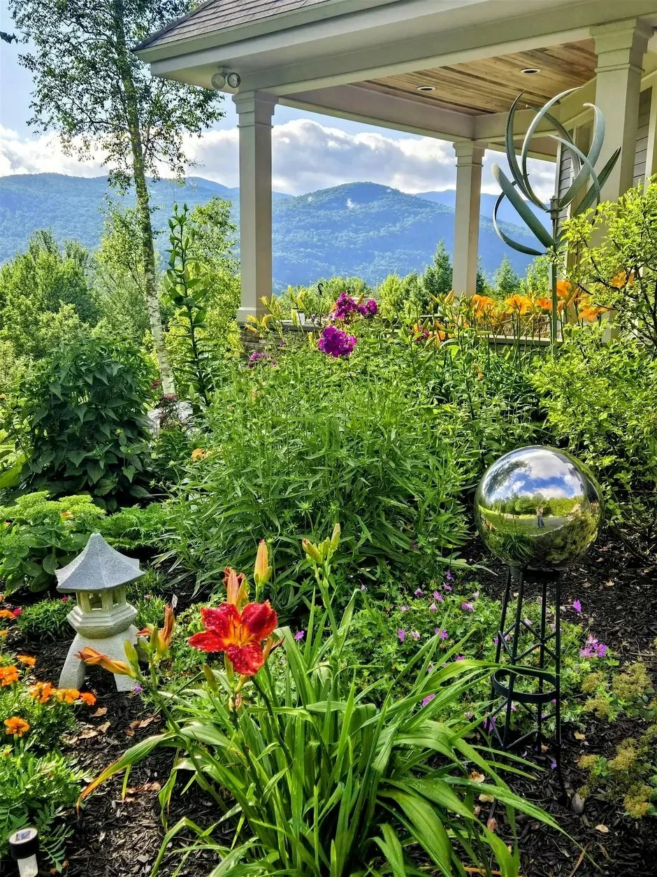 Garden tour to visit eight Waterbury-Duxbury gardens on July 26