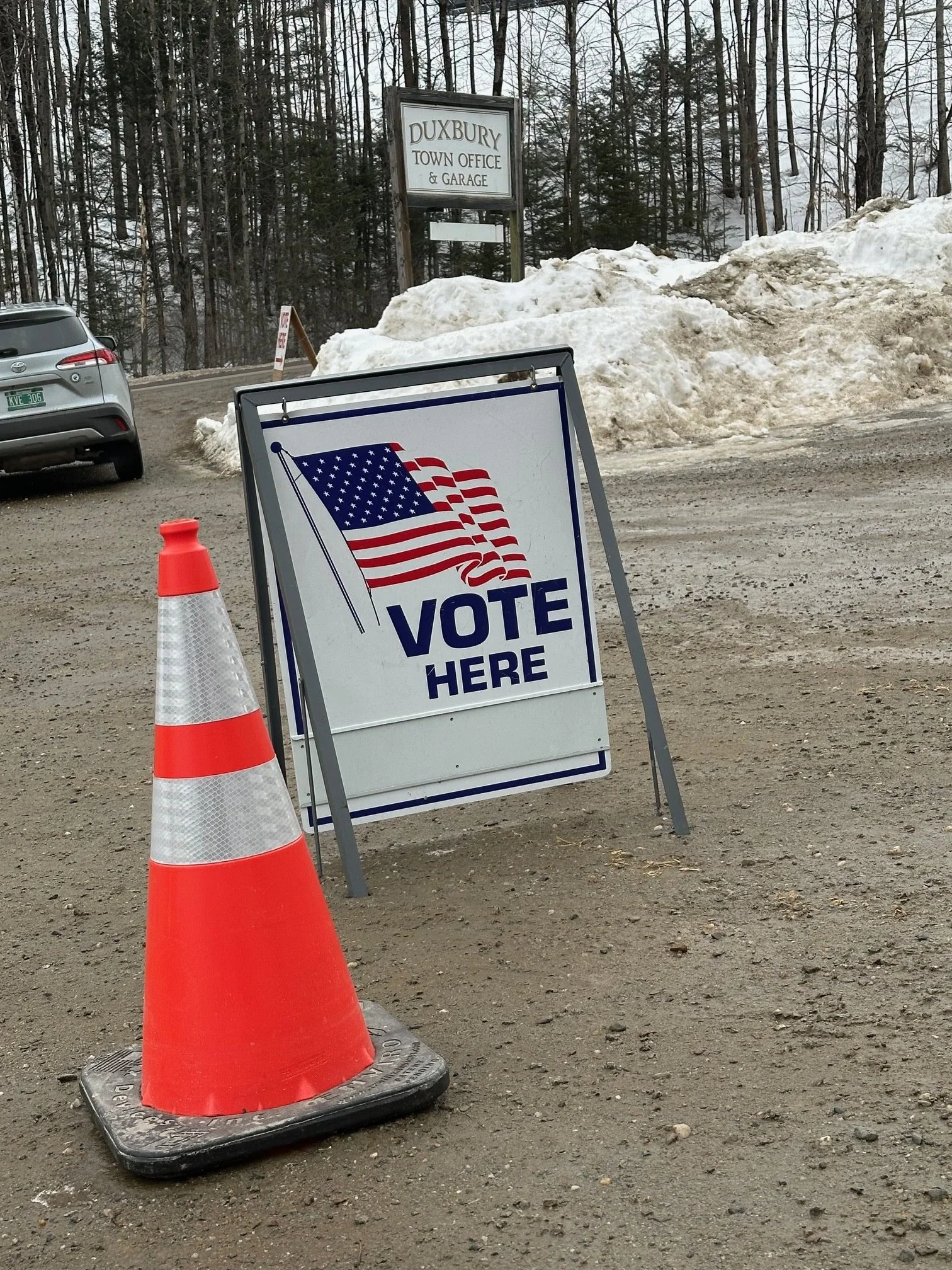Duxbury budget articles win strong voter approval;&nbsp;several candidates still needed&nbsp;