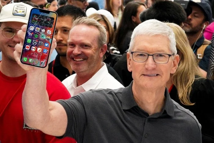 iPhone 15 To Include Already Cracked Screen