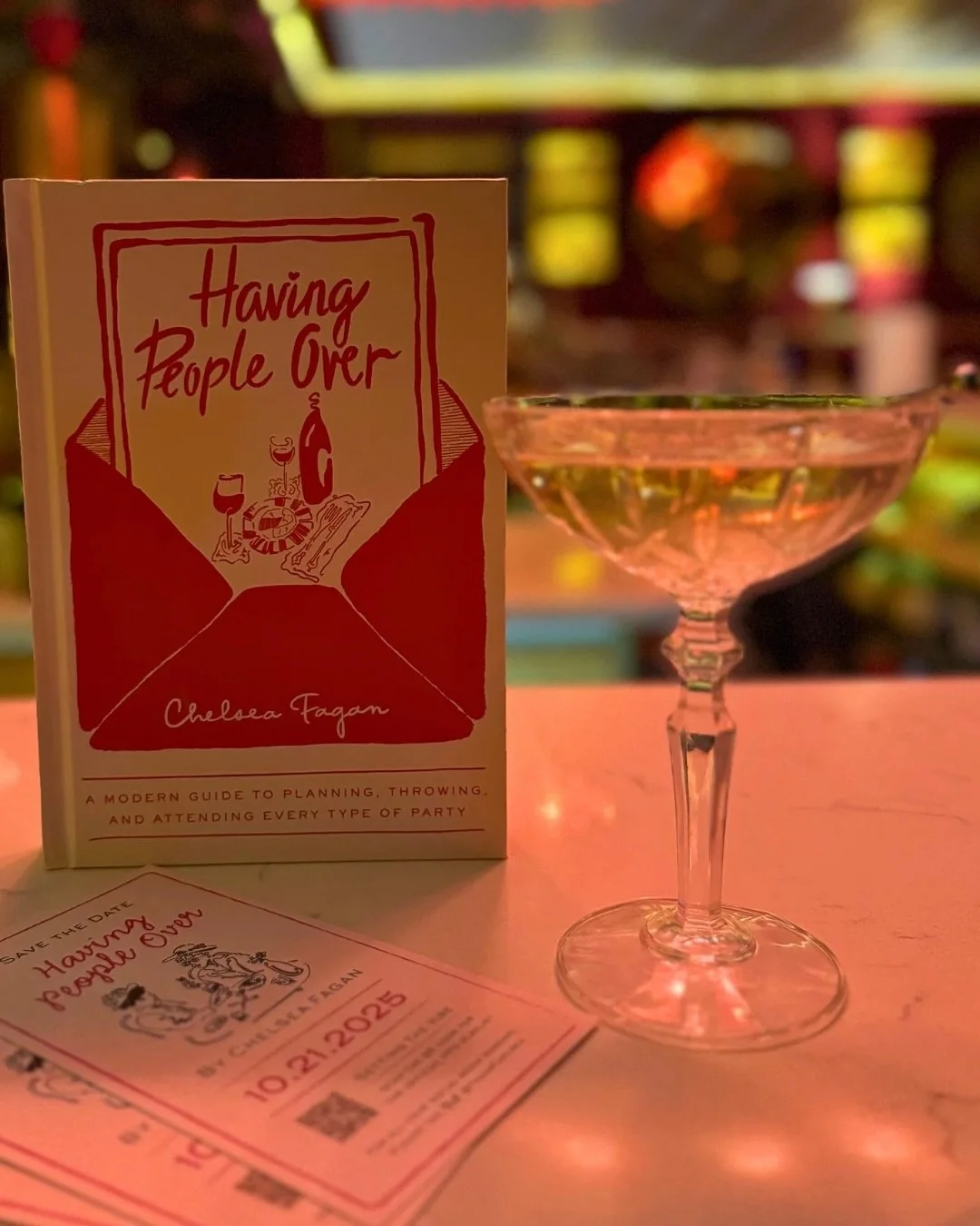 🎁 GIVEAWAY TIME 🎁
To celebrate Having People Over by @faganchelsea - I am giving away some cozy prizes for your next dinner night in.

Having People Over is a beautiful, practical guide to low-stress hosting. Think make-ahead menus, smart shopping 