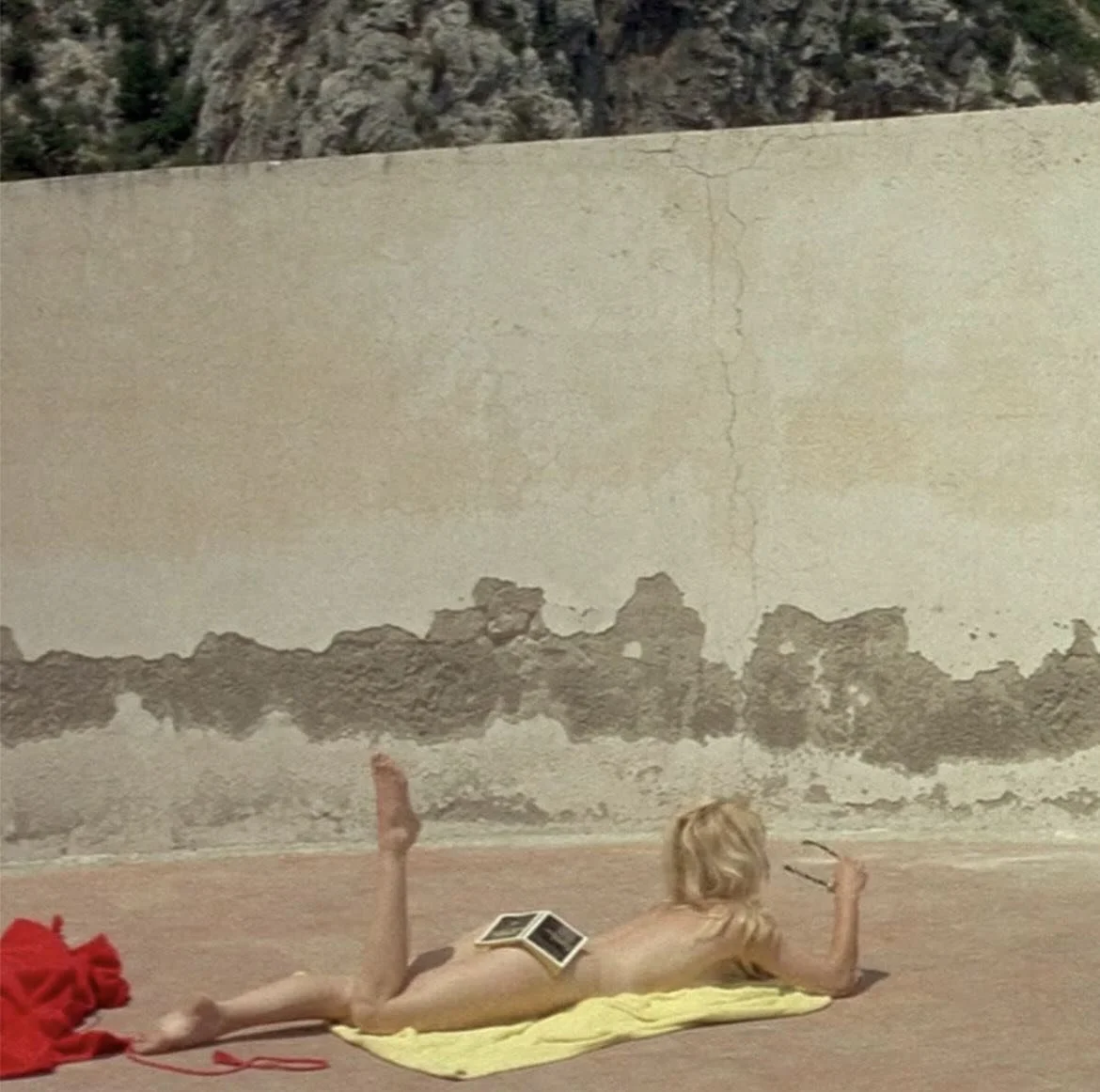 Discount code &ldquo;EASTERBUNNY&rdquo; ends today at 5PM PST. Get your 15% off while you can! New ready to ship pieces coming shortly after that, stay tuned on the story&rsquo;s for more info. ✨🐣🌷 #sale #madeincanada #shopsmall #bikini #swimwear