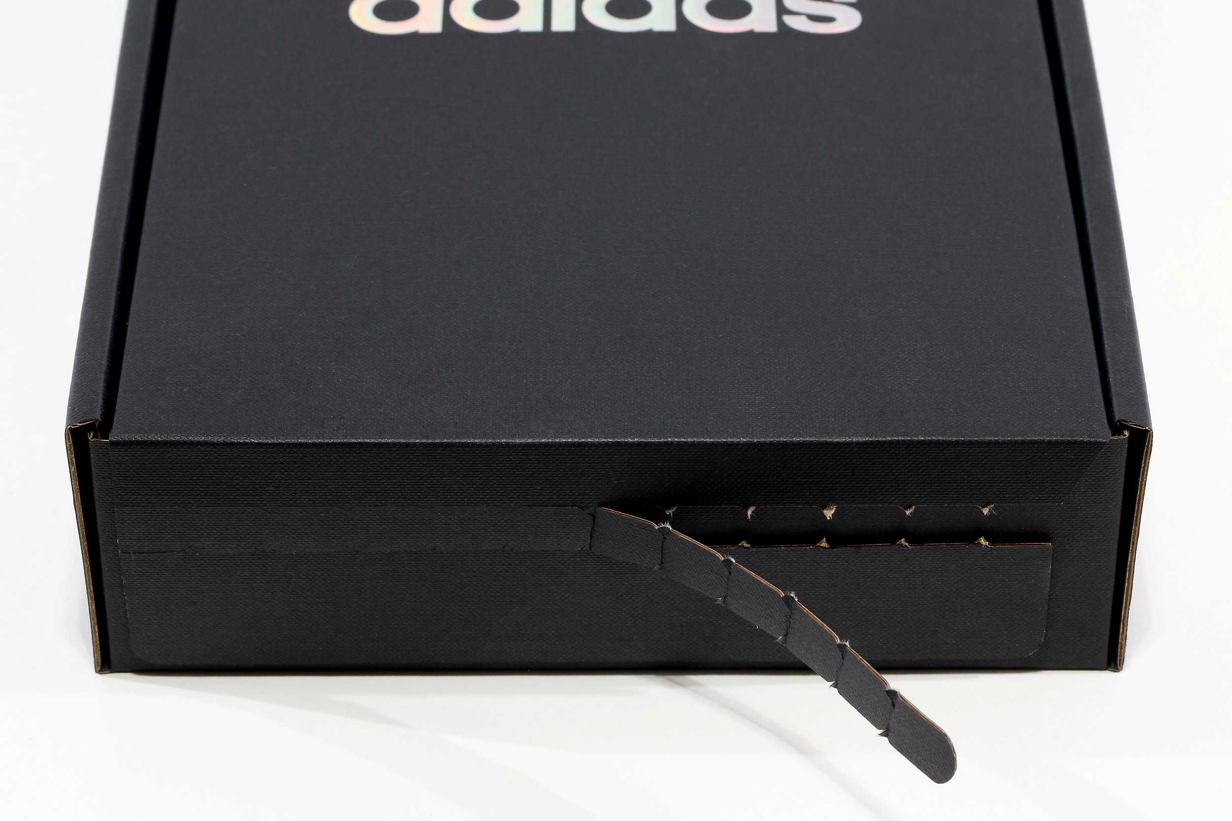 7_WrightBoxes_adidas_mailingbox_3000x2000.jpg