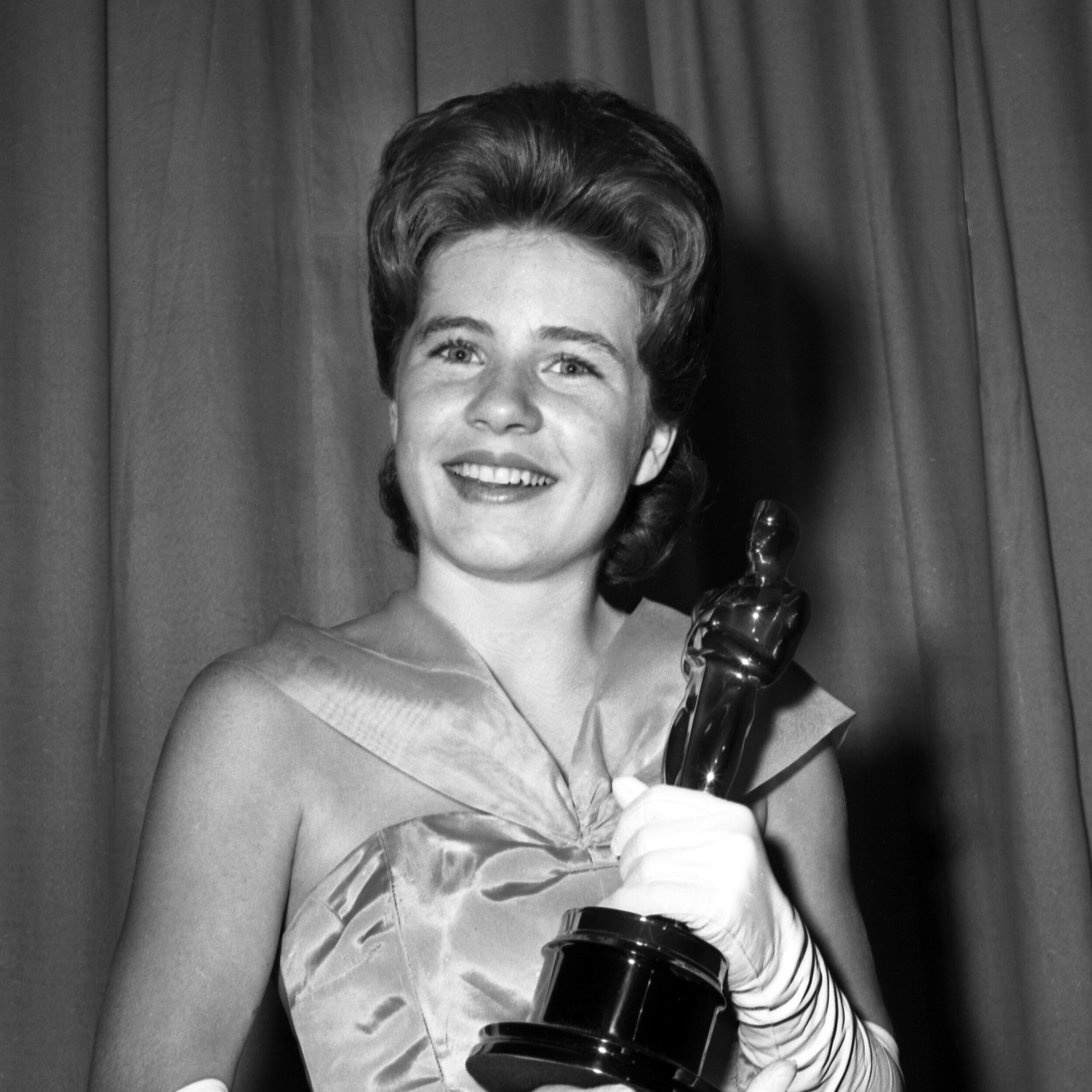 Patty Duke, Actress, won Oscar for "The Miracle Worker" at age 16...