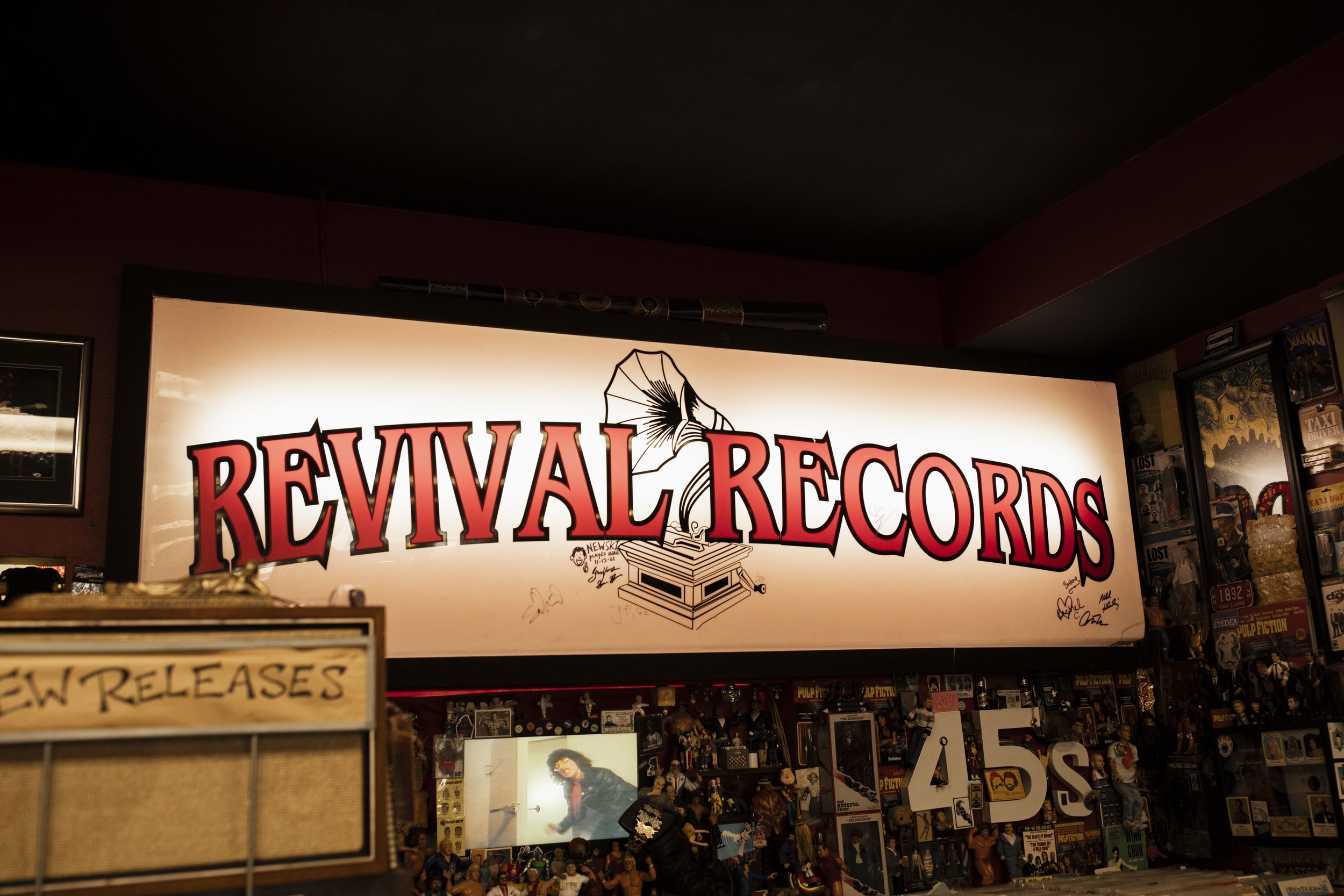 Eau-Claire-Wisconsin-Revival-Records-Sign-ErinMolstadPhotography