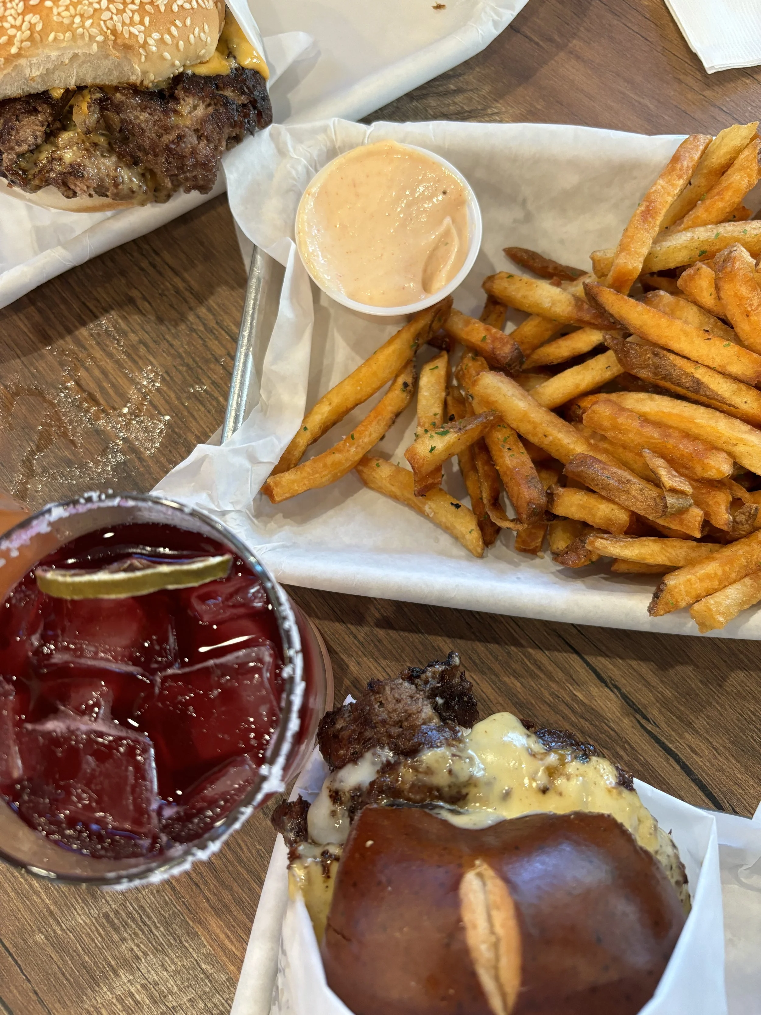 Eau-Claire-Wisconsin-Valley-Burger-ErinMolstadPhotography