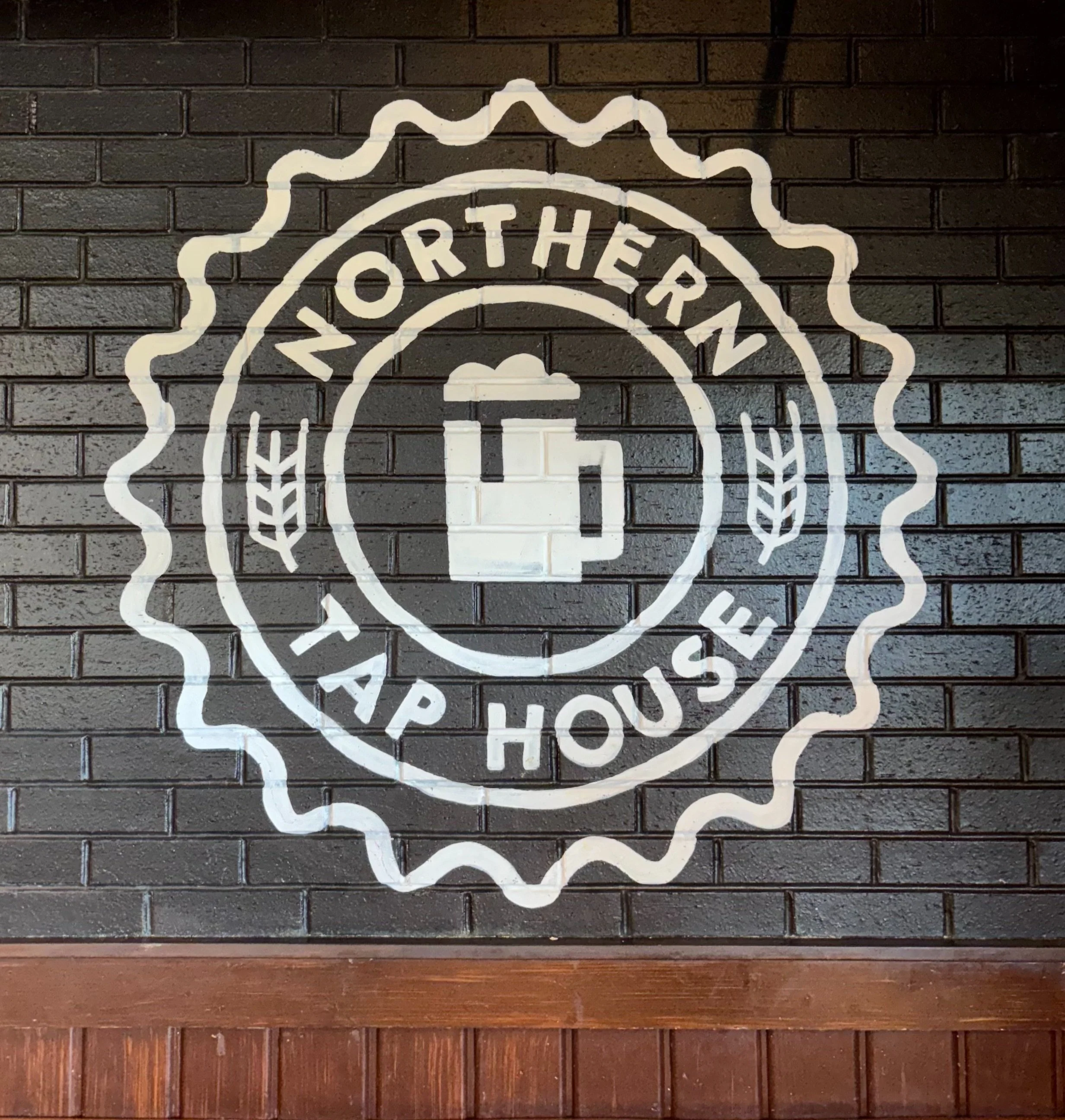 Eau-Claire-Wisconsin-Northern-Tap-House-ErinMolstadPhotography