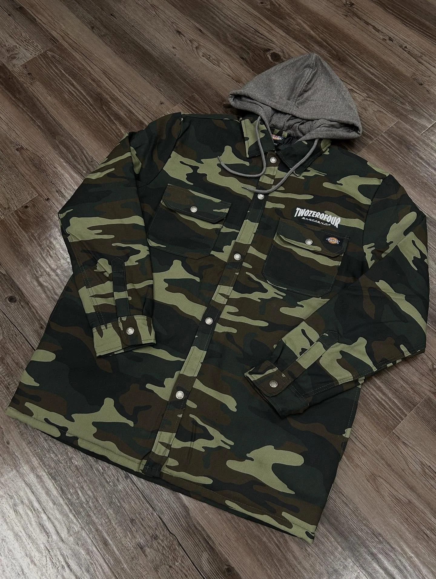 New Dickies x Shop collab! Work wear style jacket made with a rugged canvas duck material, while the lined jersey hood adds extra warmth so that you can focus on getting the job done.
$100