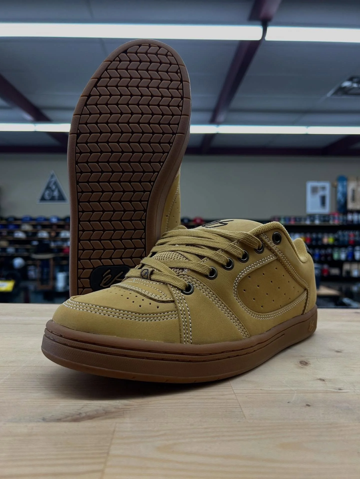 The Eś Accel. Sleeker than the Accel OG and more substantial than the Accel Slim, this version delivers that perfect in-between fit and feel that skaters have been missing for nearly two decades. 
$109.95